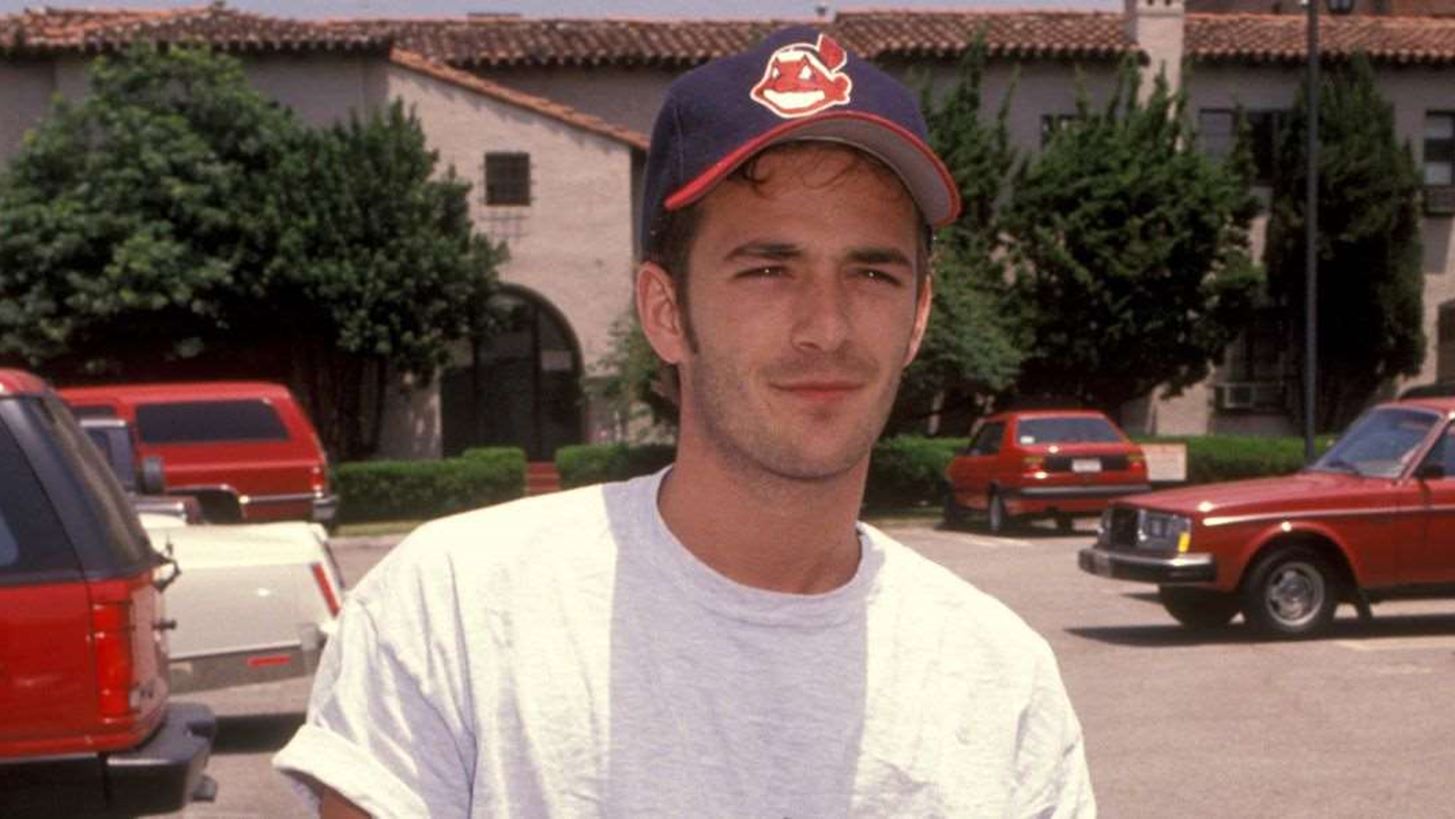 &#x39F; Luke Perry, &#x3B7; &#x3BD;&#x3BF;&#x3C3;&#x3C4;&#x3B1;&#x3BB;&#x3B3;&#x3AF;&#x3B1; &#x3BA;&#x3B1;&#x3B9; &#x3C4;&#x3BF; coolness &#x3C4;&#x3C9;&#x3BD; 90s &#x3C3;&#x3B5; &#x3C6;&#x3C9;&#x3C4;&#x3BF;&#x3B3;&#x3C1;&#x3B1;&#x3C6;&#x3AF;&#x3B5;&#x3C2;