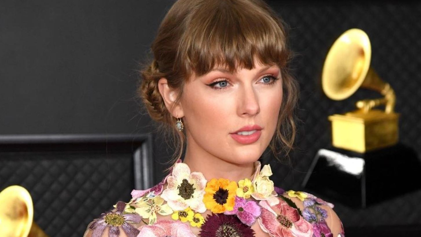 Grammys 2021 | &#x3A4;&#x3B1; beauty looks &#x3C0;&#x3BF;&#x3C5; &#x3BE;&#x3B5;&#x3C7;&#x3CE;&#x3C1;&#x3B9;&#x3C3;&#x3B1;&#x3BD; &#x3C3;&#x3C4;&#x3BF; &#x3BA;&#x3CC;&#x3BA;&#x3BA;&#x3B9;&#x3BD;&#x3BF; &#x3C7;&#x3B1;&#x3BB;&#x3AF;