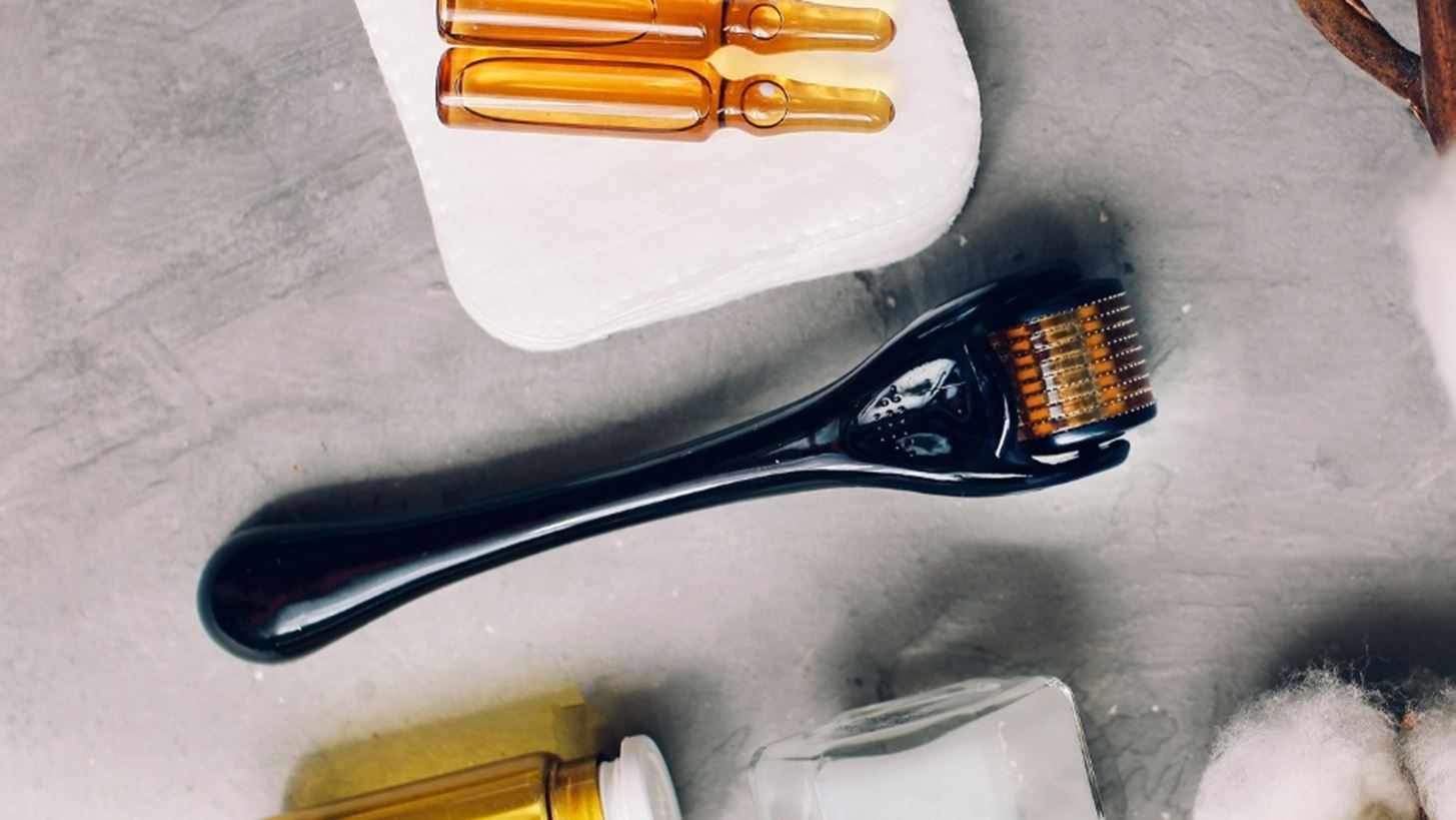 Derma-Roller | &#x3A0;&#x3CC;&#x3C3;&#x3BF; &#x3B1;&#x3C3;&#x3C6;&#x3B1;&#x3BB;&#x3AD;&#x3C2; &#x3B5;&#x3AF;&#x3BD;&#x3B1;&#x3B9; &#x3C4;&#x3BF; &#x3B8;&#x3B1;&#x3CD;&#x3BC;&#x3B1; &#x3C4;&#x3C9;&#x3BD; skincare gadgets;