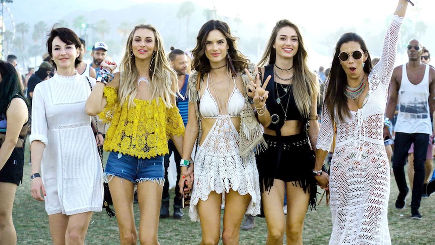 Coachella chic: &#x3A0;&#x3CE;&#x3C2; &#x3B8;&#x3B1; &#x3C0;&#x3B5;&#x3C4;&#x3CD;&#x3C7;&#x3B5;&#x3B9;&#x3C2; &#x3C4;&#x3BF; &#x3C6;&#x3B5;&#x3C3;&#x3C4;&#x3B9;&#x3B2;&#x3B1;&#x3BB;&#x3B9;&#x3BA;&#x3CC; &#x3C3;&#x3C4;&#x3C5;&#x3BB; &#x3C3;&#x3B5; 9 &#x3B2;&#x3AE;&#x3BC;&#x3B1;&#x3C4;&#x3B1;