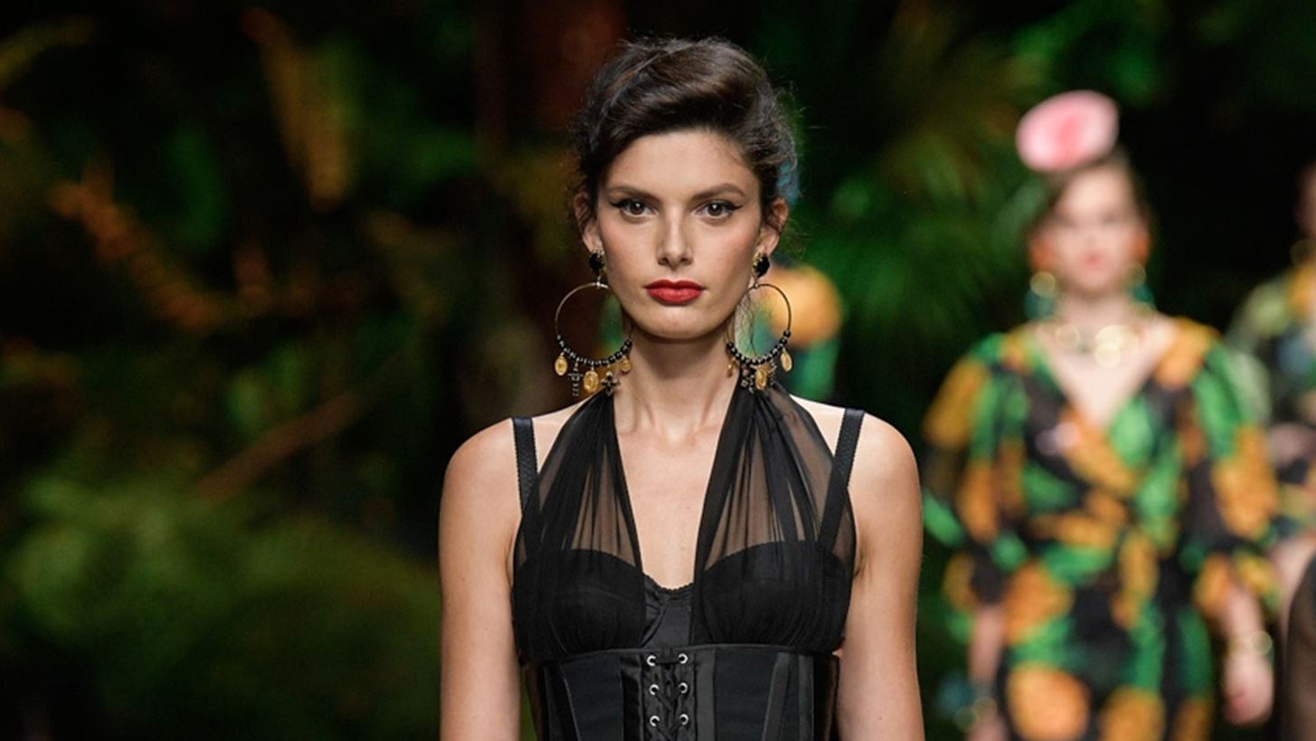 Πώς να κάνεις την τέλεια γραμμή eyeliner ανάλογα με το σχήμα των ματιών σου Πώς να κάνεις την τέλεια γραμμή eyeliner ανάλογα με το σχήμα των ματιών σου