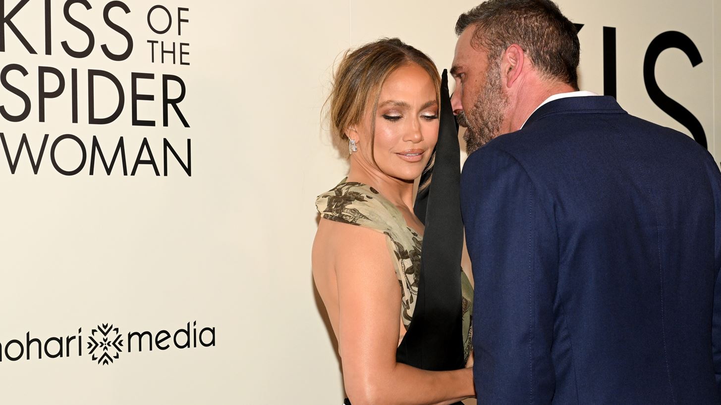 Jennifer Lopez | &#x397; &#x3B9;&#x3B4;&#x3B9;&#x3B1;&#x3AF;&#x3C4;&#x3B5;&#x3C1;&#x3B7; &#x3C3;&#x3C5;&#x3BD;&#x3AC;&#x3BD;&#x3C4;&#x3B7;&#x3C3;&#x3B7; &#x3BC;&#x3B5; &#x3C4;&#x3BF;&#x3BD; Ben Affleck &#x3C3;&#x3C4;&#x3BF; &#x3BA;&#x3CC;&#x3BA;&#x3BA;&#x3B9;&#x3BD;&#x3BF; &#x3C7;&#x3B1;&#x3BB;&#x3AF; &#x3BC;&#x3B5;&#x3C4;&#x3AC; &#x3C4;&#x3BF; &#x3B4;&#x3B9;&#x3B1;&#x3B6;&#x3CD;&#x3B3;&#x3B9;&#x3CC; &#x3C4;&#x3BF;&#x3C5;&#x3C2;