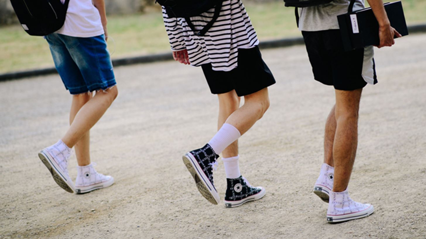 &#x39F; JW Anderson &#x3C3;&#x3C7;&#x3B5;&#x3B4;&#x3B9;&#x3AC;&#x3B6;&#x3B5;&#x3B9; &#x3C4;&#x3B7;&#x3BD; &#x3C0;&#x3B9;&#x3BF; stylish &#x3B5;&#x3BA;&#x3B4;&#x3BF;&#x3C7;&#x3AE; &#x3C4;&#x3C9;&#x3BD; &#x3BA;&#x3BB;&#x3B1;&#x3C3;&#x3C3;&#x3B9;&#x3BA;&#x3CE;&#x3BD; Converse