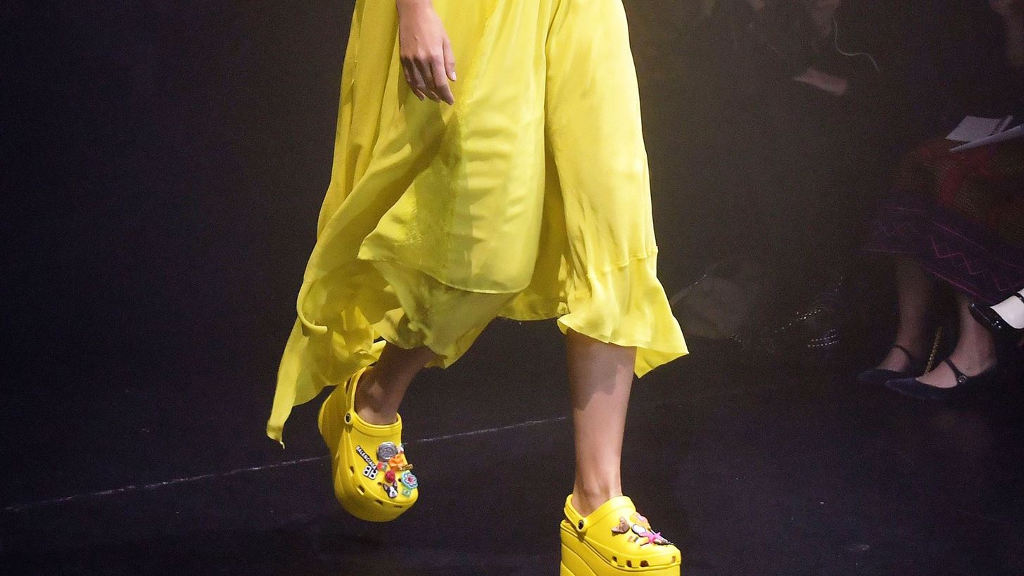 &#x39F; Balenciaga &#x3B2;&#x3AC;&#x3B6;&#x3B5;&#x3B9; &#x3C3;&#x3C4;&#x3B7; &#x3BC;&#x3CC;&#x3B4;&#x3B1; &#x3C4;&#x3BF; &#x3C0;&#x3B9;&#x3BF; &#x3C0;&#x3B5;&#x3C1;&#x3AF;&#x3B5;&#x3C1;&#x3B3;&#x3BF; &#x3C0;&#x3B1;&#x3C0;&#x3BF;&#x3CD;&#x3C4;&#x3C3;&#x3B9; &#x3C0;&#x3BF;&#x3C5; &#x3B5;&#x3AF;&#x3B4;&#x3B1;&#x3BC;&#x3B5; &#x3C4;&#x3B5;&#x3BB;&#x3B5;&#x3C5;&#x3C4;&#x3B1;&#x3AF;&#x3B1;