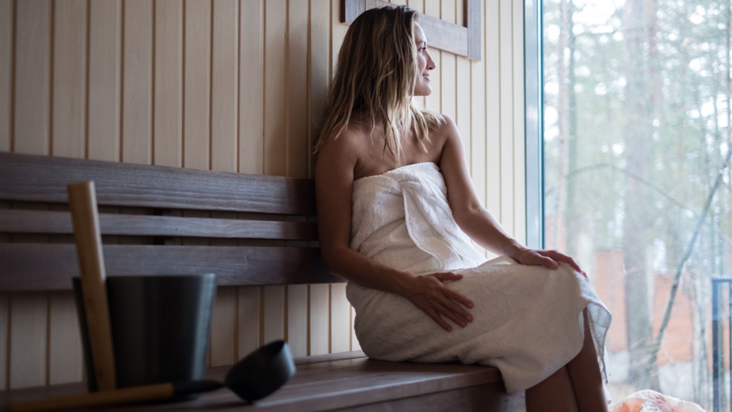 Πώς η σάουνα μπορεί να ωφελήσει πραγματικά την υγεία σου