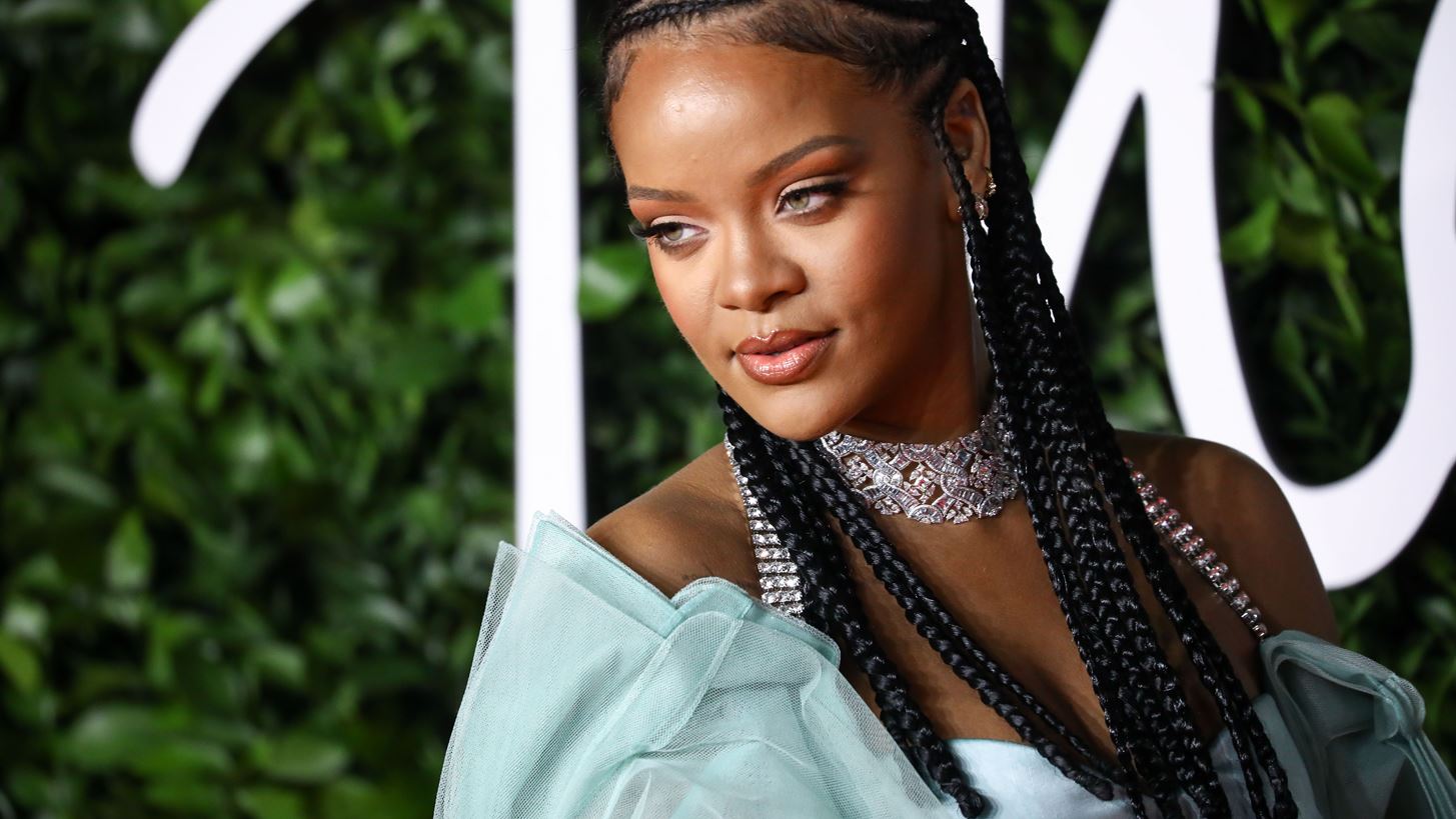 Rihanna | &#x3A6;&#x3C9;&#x3C4;&#x3BF;&#x3B3;&#x3C1;&#x3B1;&#x3C6;&#x3AE;&#x3B8;&#x3B7;&#x3BA;&#x3B5; &#x3B3;&#x3B9;&#x3B1; &#x3C4;&#x3B7; &#x3BD;&#x3AD;&#x3B1; &#x3BA;&#x3B1;&#x3BC;&#x3C0;&#x3AC;&#x3BD;&#x3B9;&#x3B1; Savage x Fenty &#x3BC;&#x3B5; &#x3BA;&#x3BF;&#x3C3;&#x3BC;&#x3AE;&#x3BC;&#x3B1;&#x3C4;&#x3B1; &#x388;&#x3BB;&#x3BB;&#x3B7;&#x3BD;&#x3B1; &#x3C3;&#x3C7;&#x3B5;&#x3B4;&#x3B9;&#x3B1;&#x3C3;&#x3C4;&#x3AE;