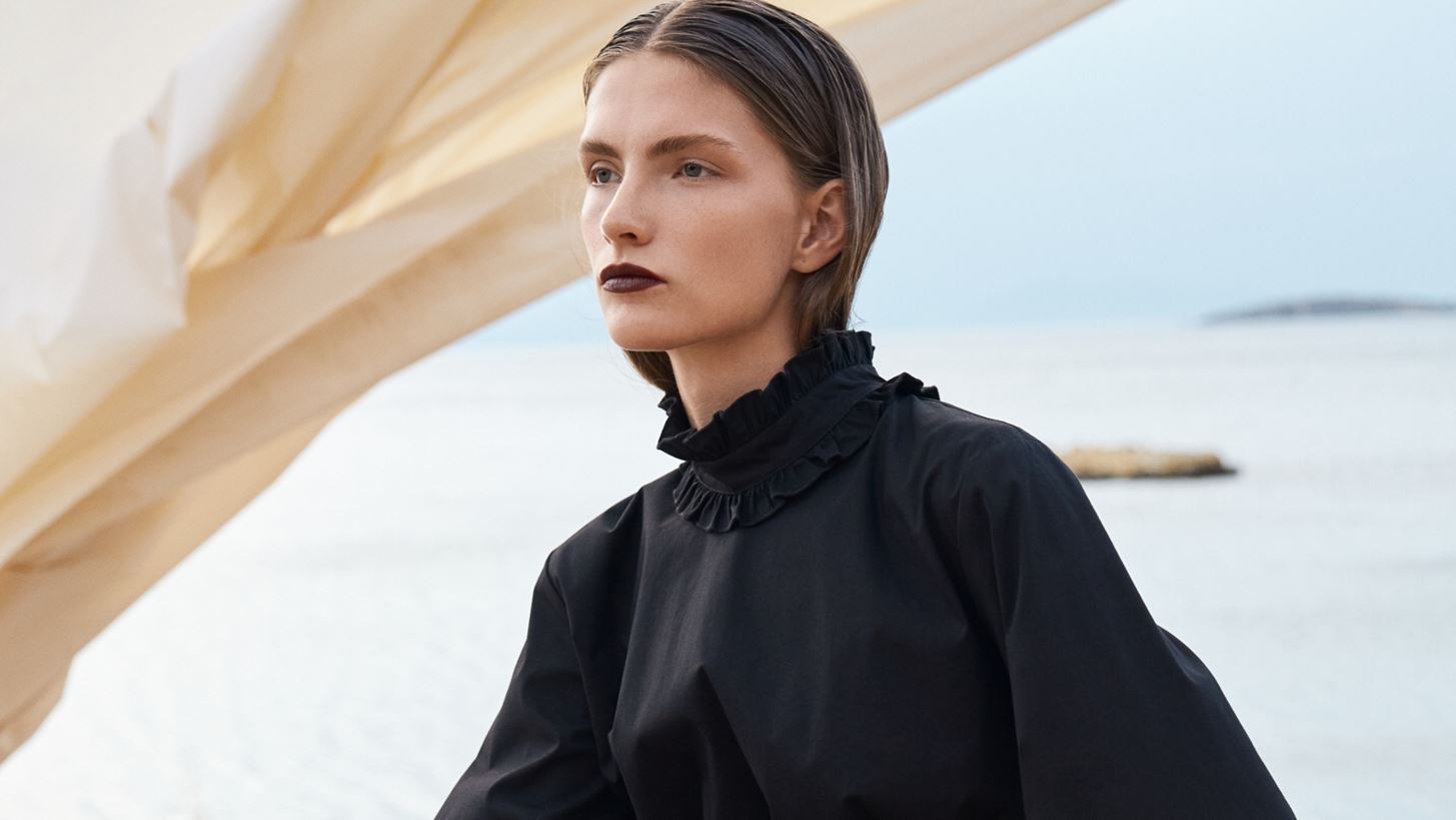 &quot;Play with Shadows&quot; | &#x397; &#x3BD;&#x3AD;&#x3B1; &#x3C3;&#x3C5;&#x3BB;&#x3BB;&#x3BF;&#x3B3;&#x3AE; &#x3C4;&#x3BF;&#x3C5; brand &#x397;a&#xE1;ls &#x3B4;&#x3B9;&#x3B1;&#x3BC;&#x3BF;&#x3C1;&#x3C6;&#x3CE;&#x3BD;&#x3B5;&#x3B9; &#x3C4;&#x3B7;&#x3BD; capsule &#x3B3;&#x3BA;&#x3B1;&#x3C1;&#x3BD;&#x3C4;&#x3B1;&#x3C1;&#x3CC;&#x3BC;&#x3C0;&#x3B1; &#x3BA;&#x3AC;&#x3B8;&#x3B5; &#x3C3;&#x3CD;&#x3B3;&#x3C7;&#x3C1;&#x3BF;&#x3BD;&#x3B7;&#x3C2; &#x3B3;&#x3C5;&#x3BD;&#x3B1;&#x3AF;&#x3BA;&#x3B1;&#x3C2;