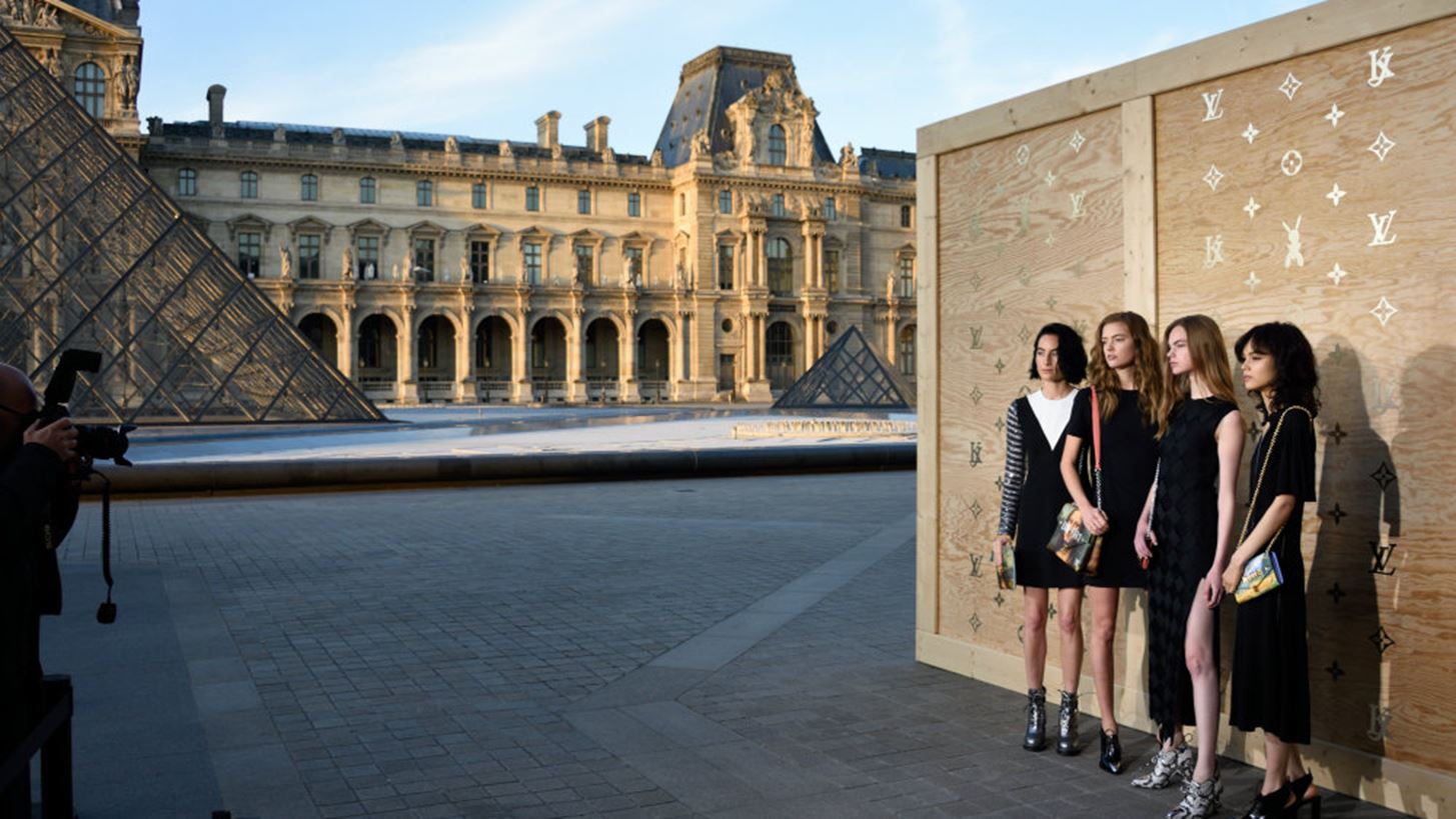 #LVxKoons: &#x39F; &#x3BF;&#x3AF;&#x3BA;&#x3BF;&#x3C2; &#x3B3;&#x3B9;&#x3CC;&#x3C1;&#x3C4;&#x3B1;&#x3C3;&#x3B5; &#x3C4;&#x3B7; &#x3BD;&#x3AD;&#x3B1; &#x3C3;&#x3C5;&#x3BD;&#x3B5;&#x3C1;&#x3B3;&#x3B1;&#x3C3;&#x3AF;&#x3B1; &#x3C4;&#x3BF;&#x3C5;&#x3C2; &#x3BC;&#x3B5; &#x3AD;&#x3BD;&#x3B1; &#x3BB;&#x3B1;&#x3BC;&#x3C0;&#x3B5;&#x3C1;&#x3CC; launch party &#x3C3;&#x3C4;&#x3BF; &#x39B;&#x3BF;&#x3CD;&#x3B2;&#x3C1;&#x3BF;