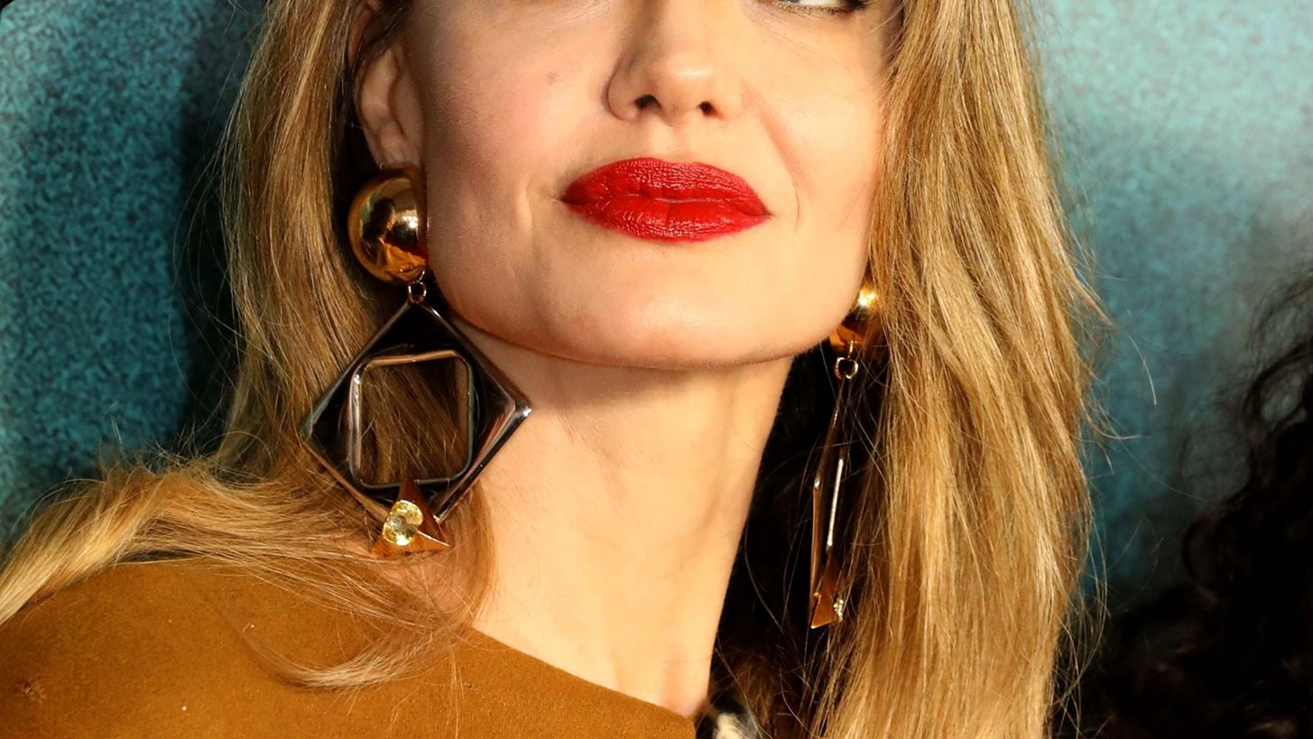 Angelina Jolie | &#x3A0;&#x3CE;&#x3C2; &#x3B3;&#x3B9;&#x3CC;&#x3C1;&#x3C4;&#x3B1;&#x3C3;&#x3B5; &#x3C4;&#x3B1; &#x3C6;&#x3B5;&#x3C4;&#x3B9;&#x3BD;&#x3AC; &#x3C4;&#x3B7;&#x3C2; &#x3B3;&#x3B5;&#x3BD;&#x3AD;&#x3B8;&#x3BB;&#x3B9;&#x3B1;