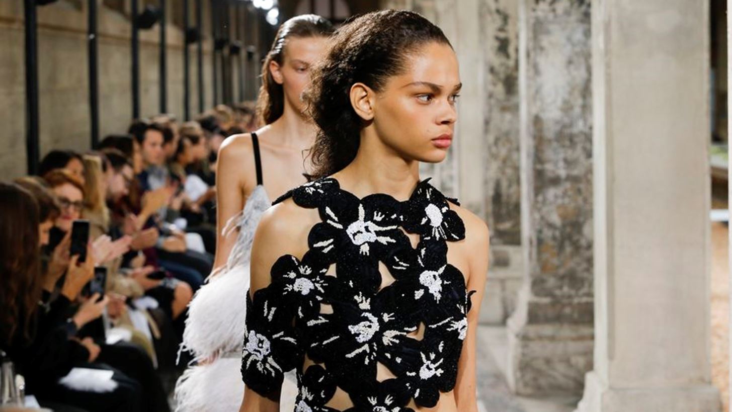 Gucci, Dior &#x3BA;&#x3B1;&#x3B9; Louis Vuitton &#x3B1;&#x3C0;&#x3BF;&#x3BA;&#x3BB;&#x3B5;&#x3AF;&#x3BF;&#x3C5;&#x3BD; &#x3C4;&#x3B1; &#x3C5;&#x3C0;&#x3B5;&#x3C1;&#x3B2;&#x3BF;&#x3BB;&#x3B9;&#x3BA;&#x3AC; &#x3B1;&#x3B4;&#x3CD;&#x3BD;&#x3B1;&#x3C4;&#x3B1; &#x3BC;&#x3BF;&#x3BD;&#x3C4;&#x3AD;&#x3BB;&#x3B1; &#x3B1;&#x3C0;&#x3CC; &#x3C4;&#x3B1; show &#x3C4;&#x3BF;&#x3C5;&#x3C2;