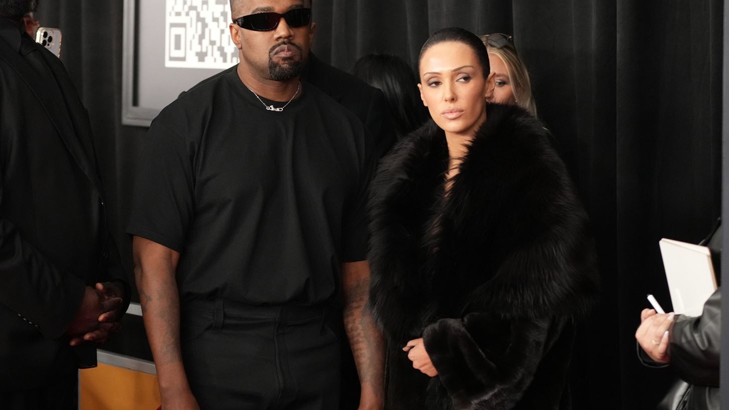 &#x39F; Kanye West &#x3BA;&#x3B1;&#x3B9; &#x3B7; Bianca Censori &#x3C0;&#x3B1;&#x3AF;&#x3C1;&#x3BD;&#x3BF;&#x3C5;&#x3BD; &#x3B4;&#x3B9;&#x3B1;&#x3B6;&#x3CD;&#x3B3;&#x3B9;&#x3BF;