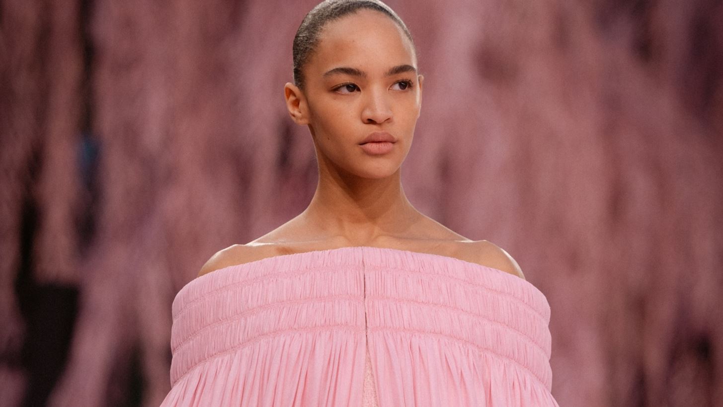 Chanel Haute Couture SS26 | Η girly τάση στο μακιγιάζ χειλιών που επικράτησε στο catwalk