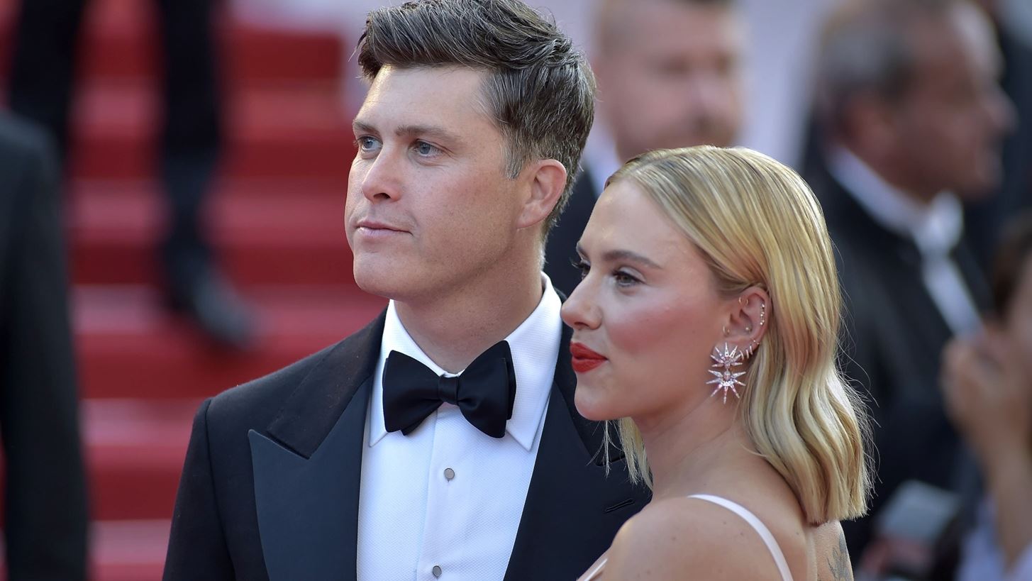 Scarlett Johansson &amp; Colin Jost | &#x39C;&#x3CC;&#x3BB;&#x3B9;&#x3C2; &#x3B1;&#x3C0;&#x3AD;&#x3BA;&#x3C4;&#x3B7;&#x3C3;&#x3B1;&#x3BD; &#x3BD;&#x3AD;&#x3BF; &#x3C3;&#x3C0;&#x3AF;&#x3C4;&#x3B9; &#x3B1;&#x3BE;&#x3AF;&#x3B1;&#x3C2; 13 &#x3B5;&#x3BA;&#x3B1;&#x3C4;&#x3BF;&#x3BC;&#x3BC;&#x3C5;&#x3C1;&#x3AF;&#x3C9;&#x3BD; &#x3B4;&#x3BF;&#x3BB;&#x3B1;&#x3C1;&#x3AF;&#x3C9;&#x3BD; &#x3C3;&#x3C4;&#x3B7; &#x39D;&#x3AD;&#x3B1; &#x3A5;&#x3CC;&#x3C1;&#x3BA;&#x3B7;