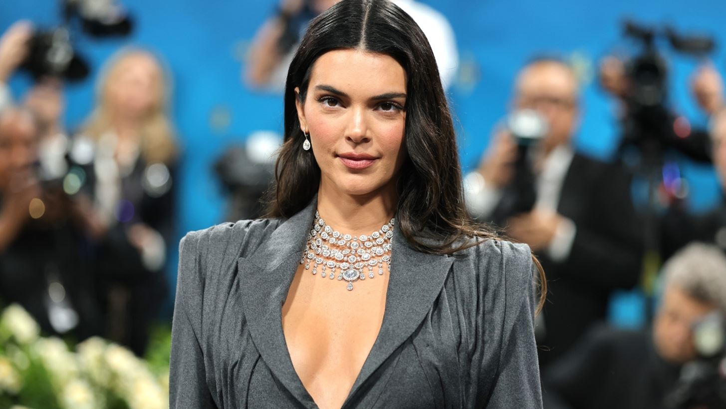 &#x3A4;&#x3BF; &#x3BF;&#x3B9;&#x3BA;&#x3BF;&#x3BD;&#x3BF;&#x3BC;&#x3B9;&#x3BA;&#x3CC; lip combo &#x3C4;&#x3B7;&#x3C2; Kendall Jenner &#x3B5;&#x3AF;&#x3BD;&#x3B1;&#x3B9; &#x3B1;&#x3C5;&#x3C4;&#x3CC; &#x3C0;&#x3BF;&#x3C5; &#x3C7;&#x3C1;&#x3B5;&#x3B9;&#x3AC;&#x3B6;&#x3B5;&#x3C3;&#x3B1;&#x3B9; &#x3B3;&#x3B9;&#x3B1; &#x3B6;&#x3BF;&#x3C5;&#x3BC;&#x3B5;&#x3C1;&#x3AC; &#x3BA;&#x3B1;&#x3B9; &#x3B5;&#x3BD;&#x3C5;&#x3B4;&#x3B1;&#x3C4;&#x3C9;&#x3BC;&#x3AD;&#x3BD;&#x3B1; &#x3C7;&#x3B5;&#x3AF;&#x3BB;&#x3B7;