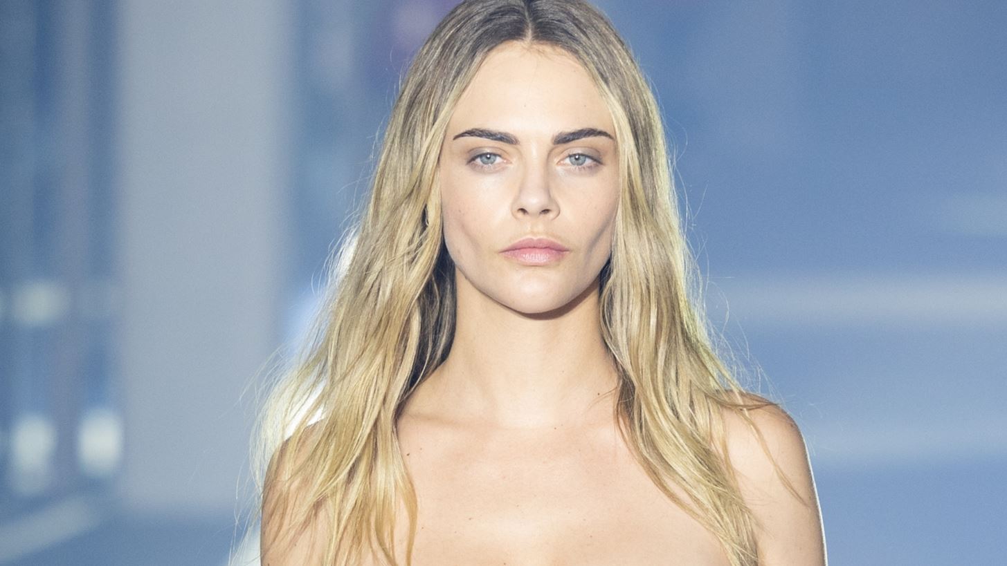Cara Delevingne | &#x397; &#x3B1;&#x3BD;&#x3B1;&#x3C4;&#x3C1;&#x3B5;&#x3C0;&#x3C4;&#x3B9;&#x3BA;&#x3AE; &#x3B1;&#x3BB;&#x3BB;&#x3B1;&#x3B3;&#x3AE; &#x3C3;&#x3C4;&#x3B1; &#x3BC;&#x3B1;&#x3BB;&#x3BB;&#x3B9;&#x3AC; &#x3C4;&#x3B7;&#x3C2; &#x3B5;&#x3AF;&#x3BD;&#x3B1;&#x3B9; &#x3B1;&#x3C0;&#x3CC; &#x3C4;&#x3B9;&#x3C2; &#x3BC;&#x3B5;&#x3B3;&#x3B1;&#x3BB;&#x3CD;&#x3C4;&#x3B5;&#x3C1;&#x3B5;&#x3C2; &#x3C4;&#x3AC;&#x3C3;&#x3B5;&#x3B9;&#x3C2; &#x3C4;&#x3B7;&#x3C2; &#x3C3;&#x3B5;&#x3B6;&#x3CC;&#x3BD;