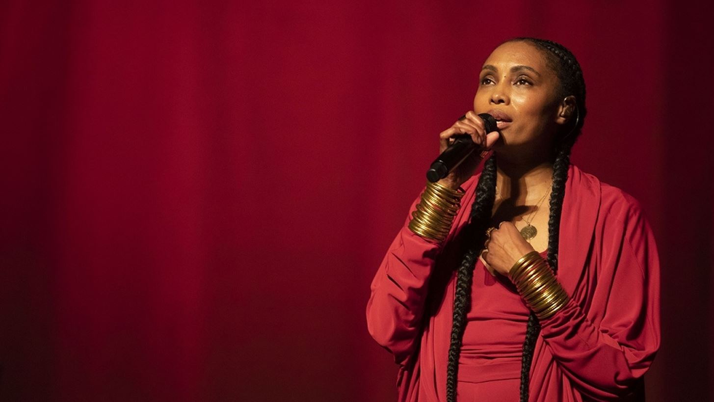 Imany | &#x397; &#x3C4;&#x3C1;&#x3B1;&#x3B3;&#x3BF;&#x3C5;&#x3B4;&#x3AF;&#x3C3;&#x3C4;&#x3C1;&#x3B9;&#x3B1; &#x3BC;&#x3B5; &#x3C4;&#x3B7; &#x3BC;&#x3B1;&#x3B3;&#x3B5;&#x3C5;&#x3C4;&#x3B9;&#x3BA;&#x3AE; &#x3C6;&#x3C9;&#x3BD;&#x3AE; &#x3B5;&#x3C0;&#x3B9;&#x3C3;&#x3C4;&#x3C1;&#x3AD;&#x3C6;&#x3B5;&#x3B9; &#x3C3;&#x3C4;&#x3B7;&#x3BD; &#x395;&#x3BB;&#x3BB;&#x3AC;&#x3B4;&#x3B1; &#x3B3;&#x3B9;&#x3B1; &#x3BC;&#x3AF;&#x3B1; &#x3BC;&#x3CC;&#x3BD;&#x3BF; &#x3C3;&#x3C5;&#x3BD;&#x3B1;&#x3C5;&#x3BB;&#x3AF;&#x3B1;