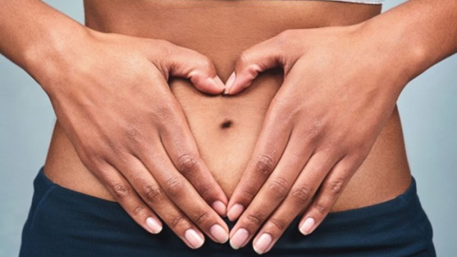 6 λόγοι που συγκεντρώνεται το λίπος στην κοιλιά σου (μήπως στριφογυρίζεις στον ύπνο;)