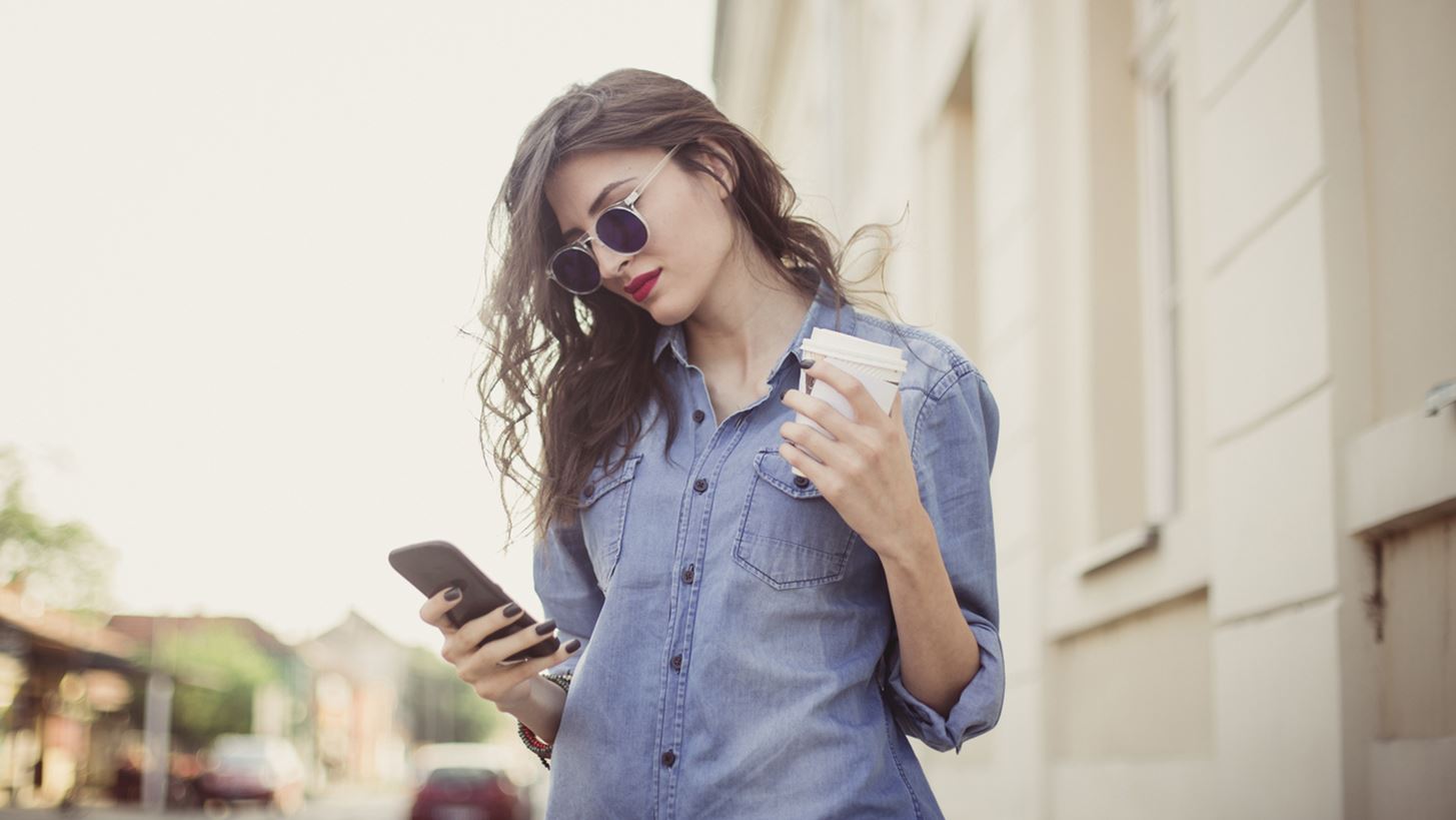 Πώς να φορέσω το τζιν πουκάμισο; 5 ιδέες για διαφορετικά στιλ