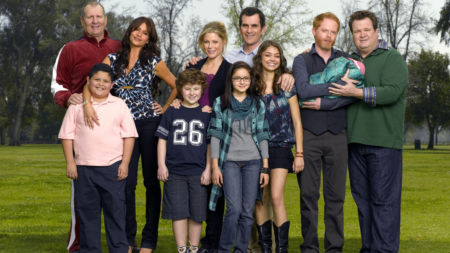 Modern Family | &#x395;&#x3C4;&#x3BF;&#x3B9;&#x3BC;&#x3AC;&#x3B6;&#x3B5;&#x3C4;&#x3B1;&#x3B9; spin-off &#x3C4;&#x3B7;&#x3C2; &#x3C3;&#x3B5;&#x3B9;&#x3C1;&#x3AC;&#x3C2;;