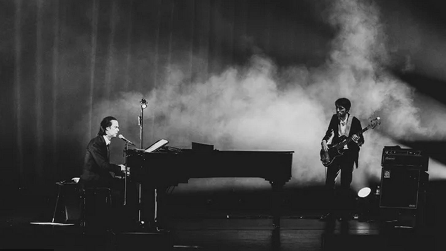 Nick Cave solo  &#x397; &#x3C0;&#x3B9;&#x3BF; &#x3C3;&#x3C5;&#x3B6;&#x3B7;&#x3C4;&#x3B7;&#x3BC;&#x3AD;&#x3BD;&#x3B7; &#x3C3;&#x3C5;&#x3BD;&#x3B1;&#x3C5;&#x3BB;&#x3AF;&#x3B1; &#x3C4;&#x3BF;&#x3C5; &#x3BA;&#x3B1;&#x3BB;&#x3BF;&#x3BA;&#x3B1;&#x3B9;&#x3C1;&#x3B9;&#x3BF;&#x3CD;