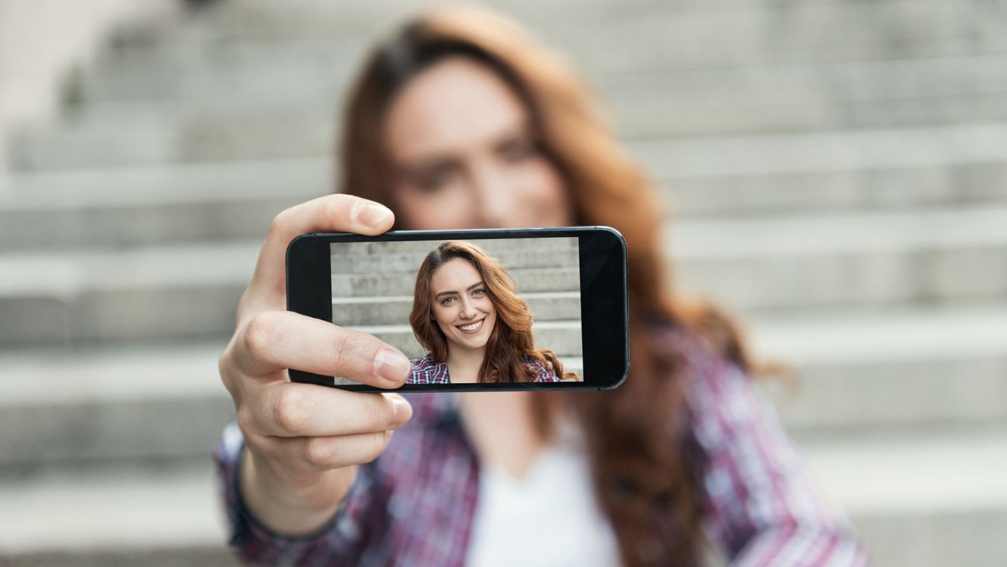 Γιατί η ευτυχία μοιάζει ίδια σε όλους τους λογαριασμούς του instagram