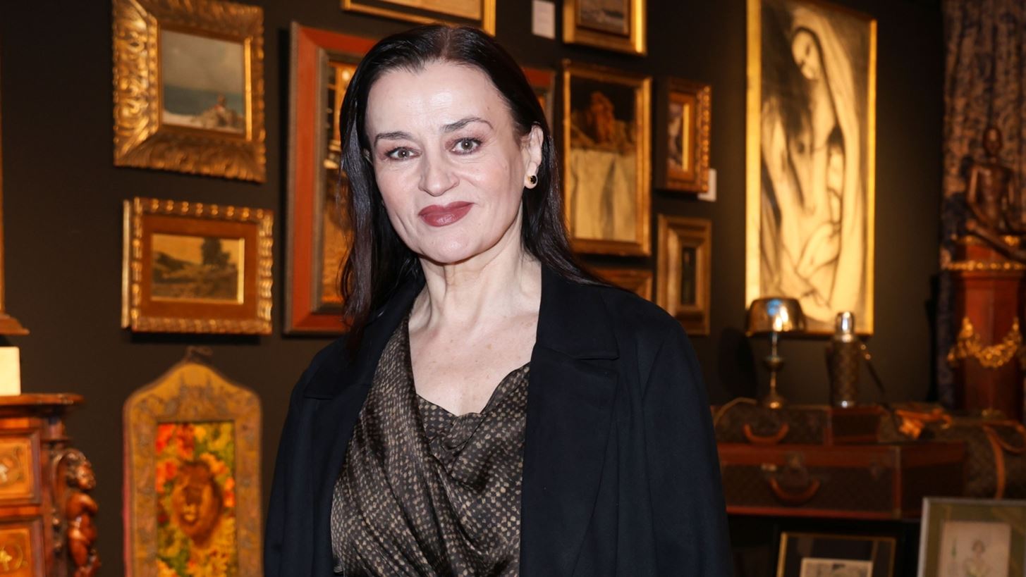 &#x397; &#x39A;&#x3B1;&#x3C1;&#x3C5;&#x3BF;&#x3C6;&#x3C5;&#x3BB;&#x3BB;&#x3B9;&#x3AC; &#x39A;&#x3B1;&#x3C1;&#x3B1;&#x3BC;&#x3C0;&#x3AD;&#x3C4;&#x3B7; &#x3BC;&#x3B5; &#x3C3;&#x3B1;&#x3C4;&#x3AD;&#x3BD; &#x3C6;&#x3CC;&#x3C1;&#x3B5;&#x3BC;&#x3B1; &#x3B1;&#x3C0;&#x3CC; &#x3C4;&#x3B7; Massimo Dutti &#x3C3;&#x3B5; &#x3B2;&#x3C1;&#x3B1;&#x3B4;&#x3B9;&#x3BD;&#x3AE; &#x3AD;&#x3BE;&#x3BF;&#x3B4;&#x3BF;