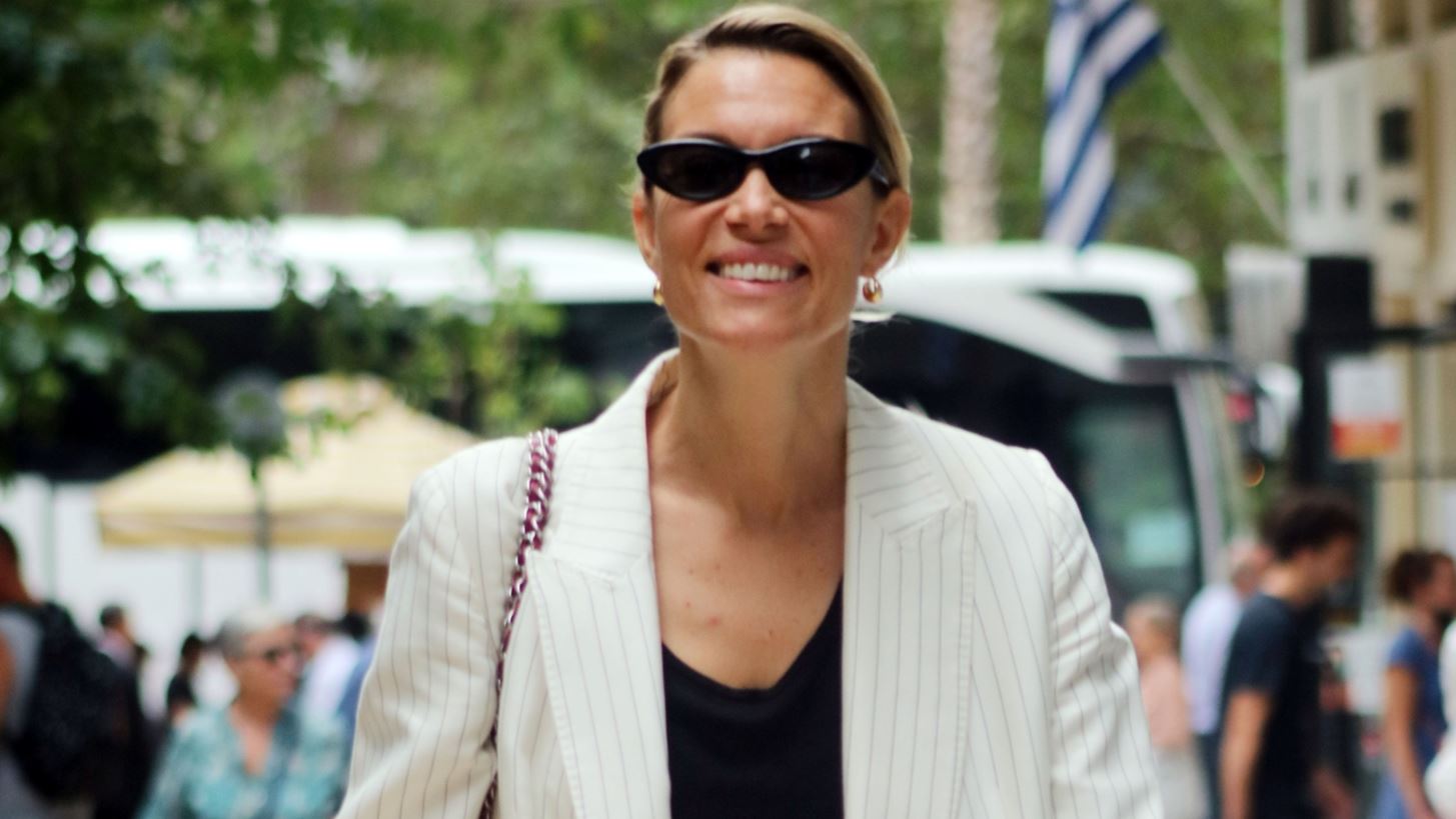&#x392;&#x3AF;&#x3BA;&#x3C5; &#x39A;&#x3B1;&#x3B3;&#x3B9;&#x3AC; | &#x3A4;&#x3BF; athleisure chic &#x3C3;&#x3CD;&#x3BD;&#x3BF;&#x3BB;&#x3CC; &#x3C4;&#x3B7;&#x3C2; &#x3BC;&#x3B5; &#x3BB;&#x3B5;&#x3C5;&#x3BA;&#x3CC; &#x3C0;&#x3B1;&#x3BD;&#x3C4;&#x3B5;&#x3BB;&#x3CC;&#x3BD;&#x3B9;