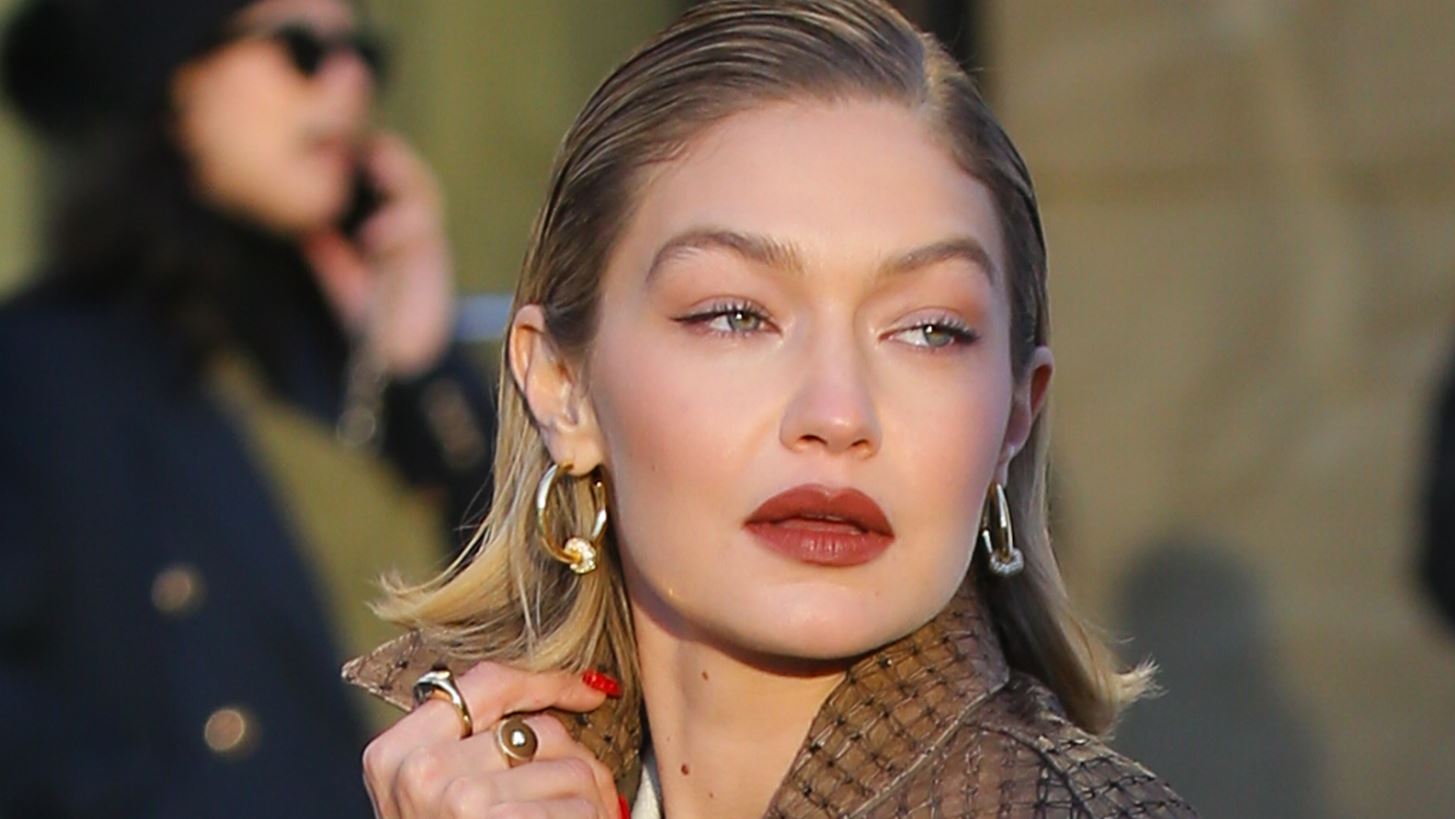 &#x397; Gigi &#x3BA;&#x3B1;&#x3B9; &#x3B7; Bella Hadid &#x3B1;&#x3C0;&#x3BF;&#x3BA;&#x3B1;&#x3BB;&#x3CD;&#x3C0;&#x3C4;&#x3BF;&#x3C5;&#x3BD; &#x3C4;&#x3BF; &#x3BC;&#x3B5;&#x3B3;&#x3AC;&#x3BB;&#x3BF; &#x3C4;&#x3BF;&#x3C5;&#x3C2; &#x3BF;&#x3B9;&#x3BA;&#x3BF;&#x3B3;&#x3B5;&#x3BD;&#x3B5;&#x3B9;&#x3B1;&#x3BA;&#x3CC; &#x3BC;&#x3C5;&#x3C3;&#x3C4;&#x3B9;&#x3BA;&#x3CC;, &#x3C4;&#x3B7;&#x3BD; 23&#x3C7;&#x3C1;&#x3BF;&#x3BD;&#x3B7; &#x3B5;&#x3C4;&#x3B5;&#x3C1;&#x3BF;&#x3B8;&#x3B1;&#x3BB;&#x3AE; &#x3B1;&#x3B4;&#x3B5;&#x3C1;&#x3C6;&#x3AE; &#x3C4;&#x3BF;&#x3C5;&#x3C2;