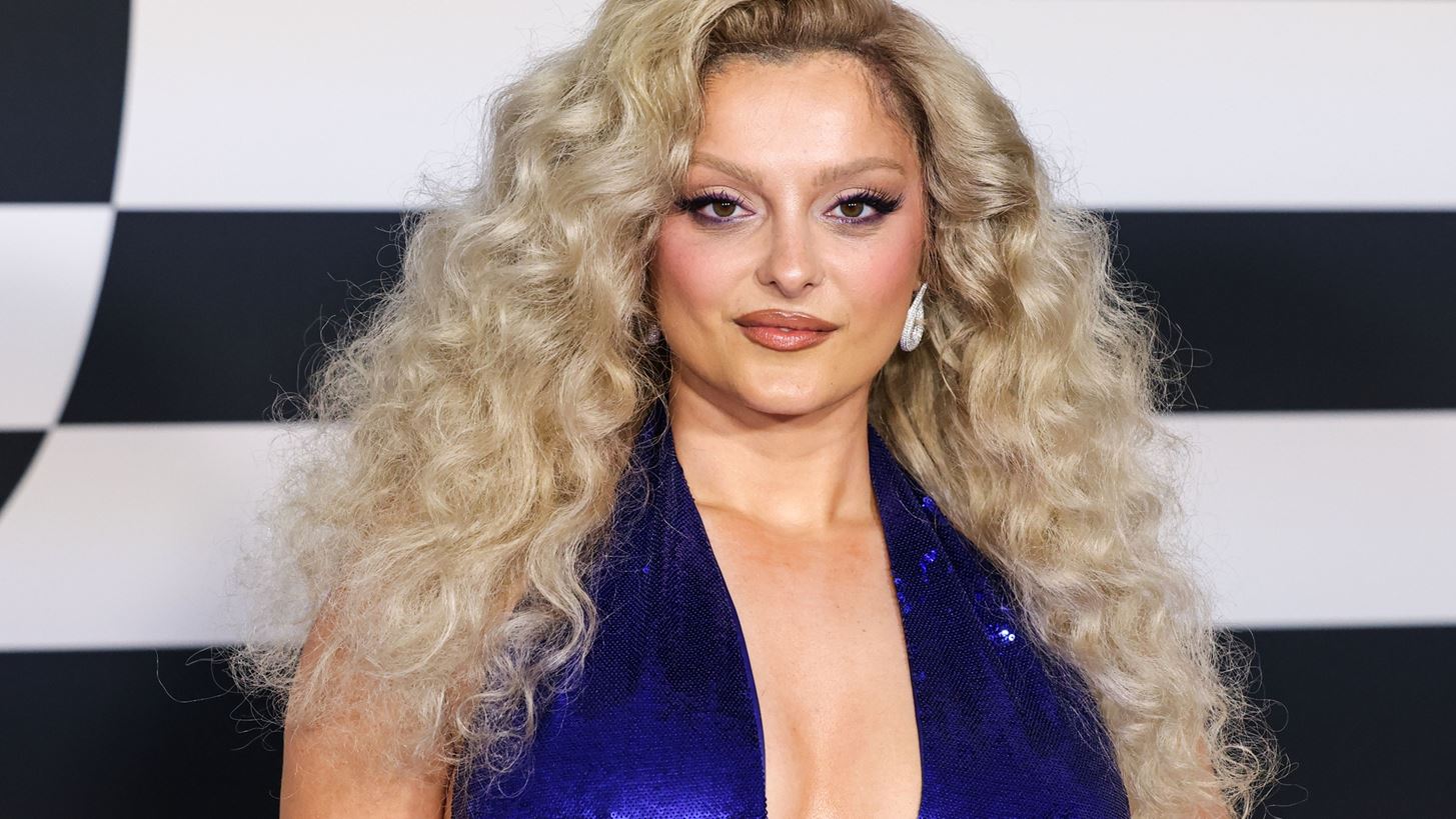 Bebe Rexha | &#x3A4;&#x3B7;&#x3C2; &#x3C0;&#x3AD;&#x3C4;&#x3B1;&#x3BE;&#x3B1;&#x3BD; &#x3BA;&#x3B9;&#x3BD;&#x3B7;&#x3C4;&#x3CC; &#x3C3;&#x3C4;&#x3BF; &#x3C0;&#x3C1;&#x3CC;&#x3C3;&#x3C9;&#x3C0;&#x3BF; &#x3B5;&#x3BD;&#x3CE; &#x3C4;&#x3C1;&#x3B1;&#x3B3;&#x3BF;&#x3C5;&#x3B4;&#x3BF;&#x3CD;&#x3C3;&#x3B5;