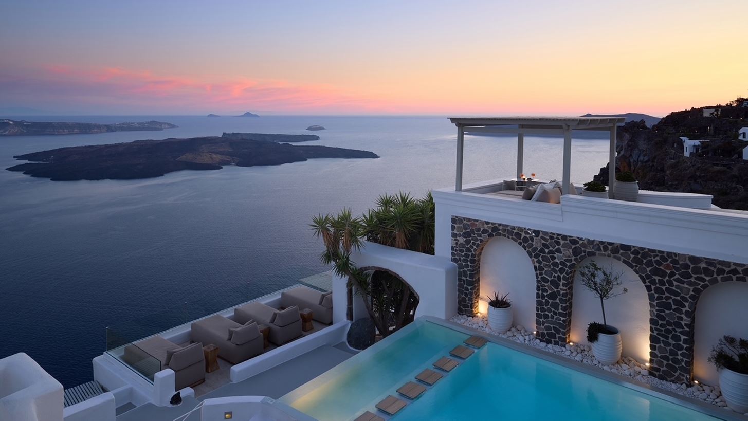 &#x391;&#x3C0;&#x3CC; &#x3C4;&#x3B7;&#x3BD; &#x3A3;&#x3B1;&#x3BD;&#x3C4;&#x3BF;&#x3C1;&#x3AF;&#x3BD;&#x3B7; &#x3BA;&#x3B1;&#x3B9; &#x3C4;&#x3B7;&#x3BD; &#x39A;&#x3C1;&#x3AE;&#x3C4;&#x3B7; &#x3C3;&#x3B5; &#x3CC;&#x3BB;&#x3BF; &#x3C4;&#x3BF;&#x3BD; &#x3BA;&#x3CC;&#x3C3;&#x3BC;&#x3BF;: &#x3A4;&#x3B1; &#x3B4;&#x3CD;&#x3BF; &#x3BE;&#x3B5;&#x3BD;&#x3BF;&#x3B4;&#x3BF;&#x3C7;&#x3B5;&#x3AF;&#x3B1; &#x3C0;&#x3BF;&#x3C5; &#x3B4;&#x3B9;&#x3B1;&#x3BA;&#x3C1;&#x3AF;&#x3B8;&#x3B7;&#x3BA;&#x3B1;&#x3BD; &#x3C3;&#x3C4;&#x3B1; Cond&#xE9; Nast Traveler&#x2019;s 2025 Readers&#x2019; Choice Awards