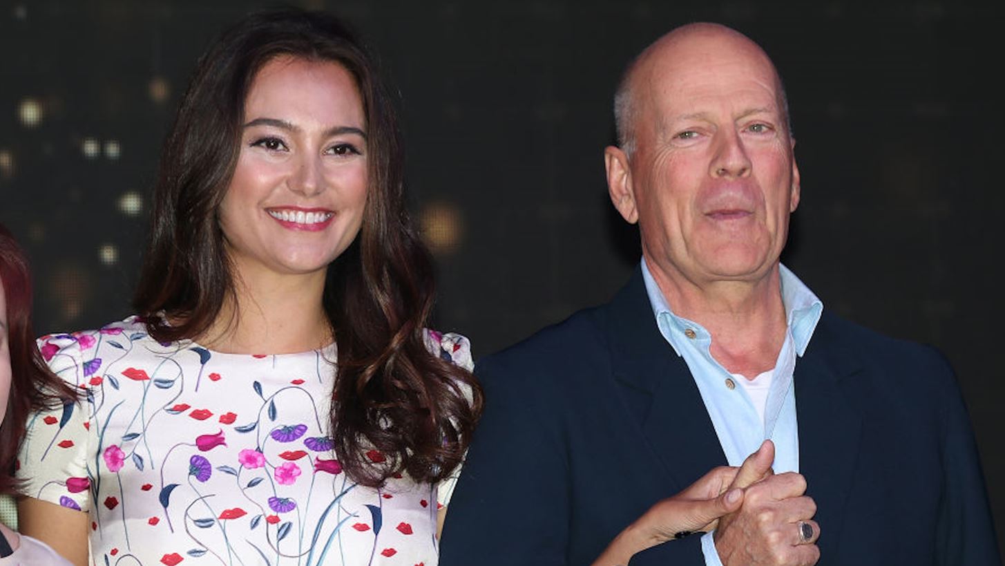 Bruce Willis | &#x393;&#x3B9;&#x3B1; &#x3C0;o&#x3B9;&#x3BF;&#x3BD; &#x3C0;&#x3B1;&#x3C1;&#x3AC;&#x3BE;&#x3B5;&#x3BD;&#x3BF; &#x3BB;&#x3CC;&#x3B3;&#x3BF; &#x3B7; &#x3C3;&#x3CD;&#x3B6;&#x3C5;&#x3B3;&#x3CC;&#x3C2; &#x3C4;&#x3BF;&#x3C5; &#x3B4;&#x3B5;&#x3BD; &#x3C6;&#x3BF;&#x3C1;&#x3AC;&#x3B5;&#x3B9; &#x3BC;&#x3B1;&#x3CD;&#x3C1;&#x3B1; &#x3BC;&#x3C0;&#x3C1;&#x3BF;&#x3C3;&#x3C4;&#x3AC; &#x3C4;&#x3BF;&#x3C5;