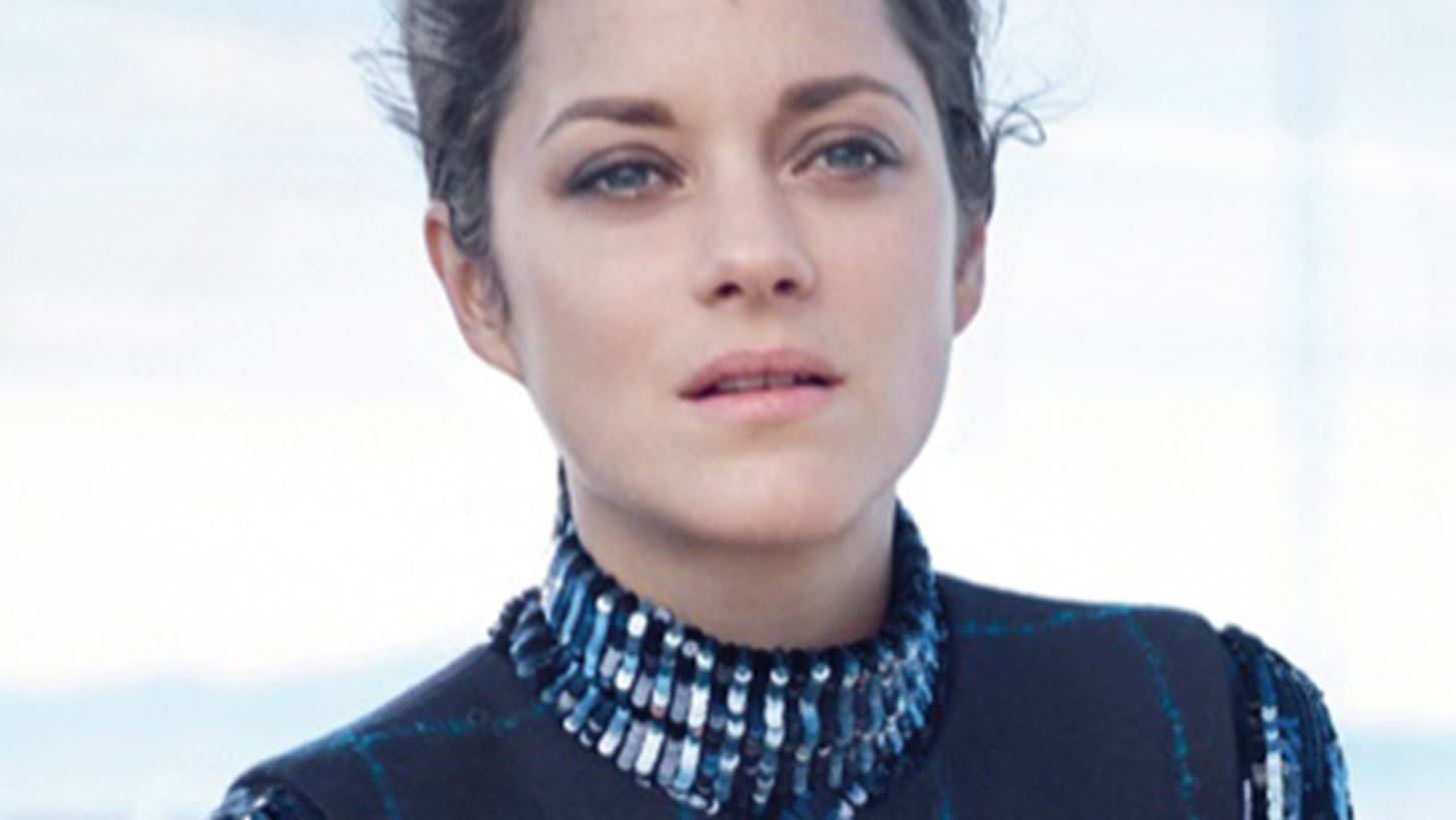 Marion Cotillard: &#x388;&#x3C6;&#x3B5;&#x3C1;&#x3B5; &#x3C3;&#x3C4;&#x3BF; &#x3BA;&#x3CC;&#x3C3;&#x3BC;&#x3BF; &#x3C4;&#x3BF; &#x3B4;&#x3B5;&#x3CD;&#x3C4;&#x3B5;&#x3C1;&#x3BF; &#x3C0;&#x3B1;&#x3B9;&#x3B4;&#x3AF; &#x3C4;&#x3B7;&#x3C2;