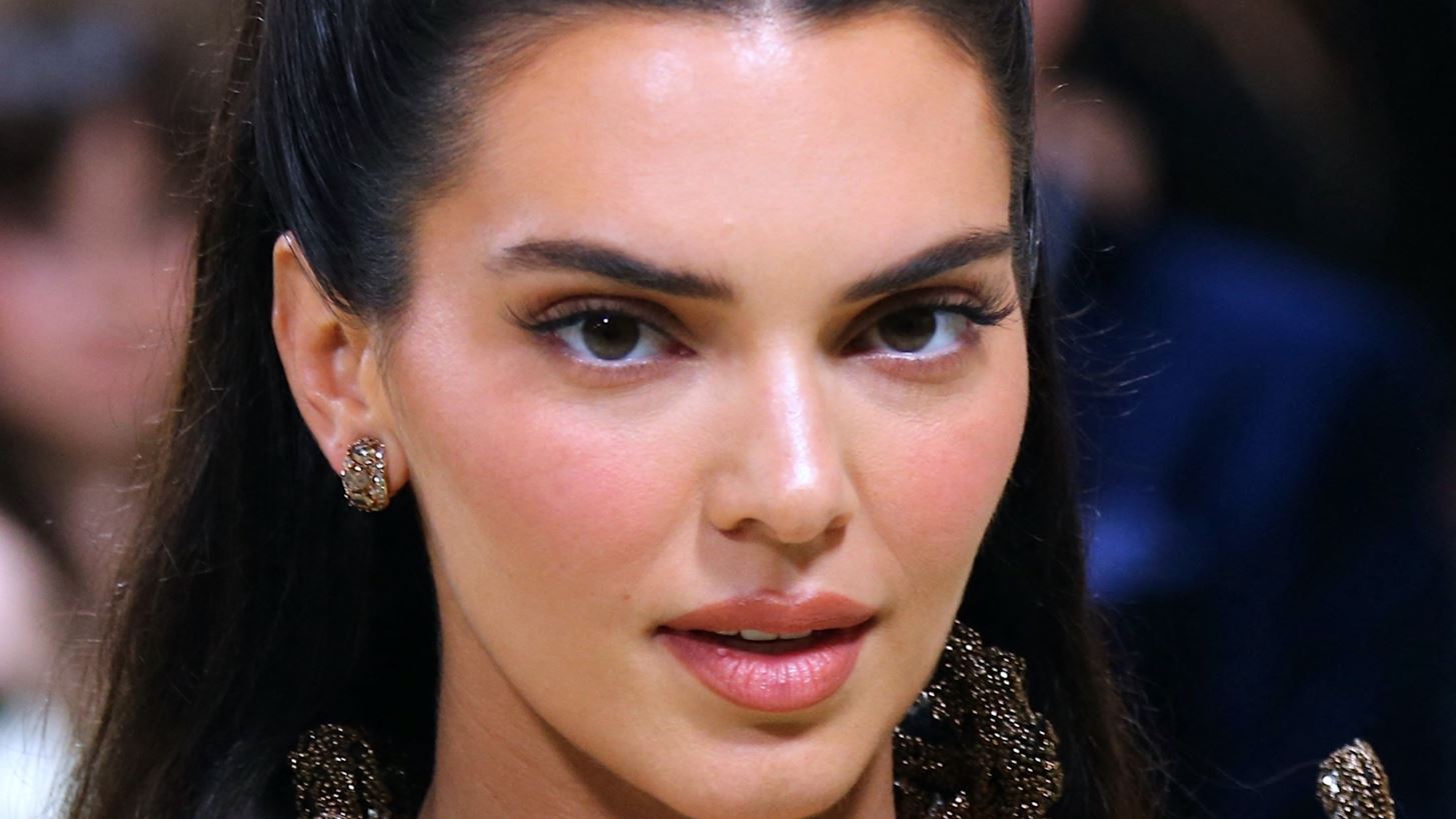 Kendall Jenner | &#x3A4;&#x3BF; &#x3BD;&#x3AD;&#x3BF; &#x3B1;&#x3C3;&#x3CD;&#x3BC;&#x3BC;&#x3B5;&#x3C4;&#x3C1;&#x3BF; bob &#x3C4;&#x3B7;&#x3C2; &#x3B5;&#x3AF;&#x3BD;&#x3B1;&#x3B9; &#x3B7; &#x3BA;&#x3BF;&#x3BC;&#x3C8;&#x3AE; &#x3B1;&#x3BB;&#x3BB;&#x3B1;&#x3B3;&#x3AE; &#x3C0;&#x3BF;&#x3C5; &#x3C4;&#x3B1;&#x3B9;&#x3C1;&#x3B9;&#x3AC;&#x3B6;&#x3B5;&#x3B9; &#x3C3;&#x3C4;&#x3BF; &#x3C6;&#x3B8;&#x3B9;&#x3BD;&#x3CC;&#x3C0;&#x3C9;&#x3C1;&#x3BF;