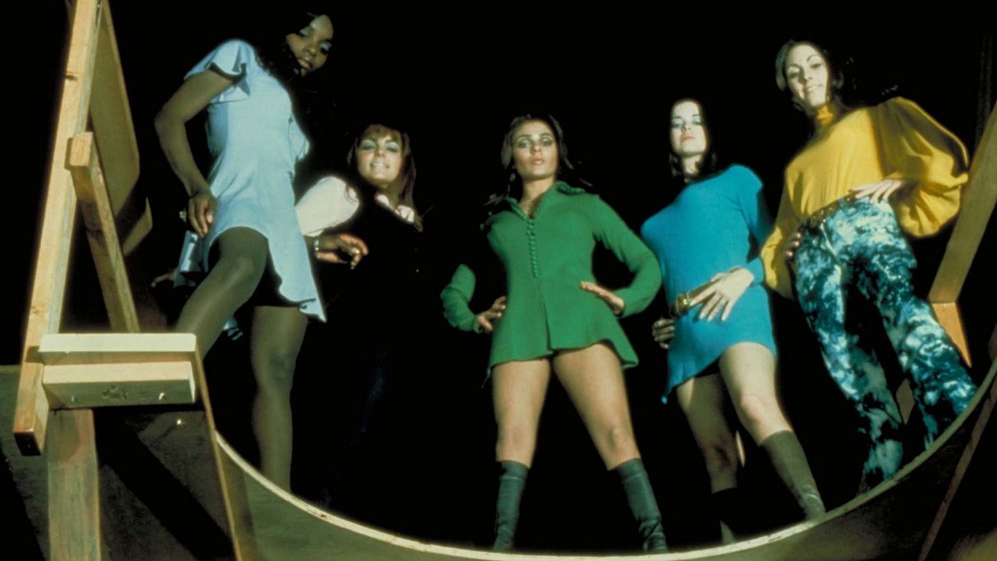 Cindy Sherman | &#x39F;&#x3B9; &#x3C4;&#x3B1;&#x3B9;&#x3BD;&#x3AF;&#x3B5;&#x3C2; &#x3C0;&#x3BF;&#x3C5; &#x3B5;&#x3BD;&#x3AD;&#x3C0;&#x3BD;&#x3B5;&#x3C5;&#x3C3;&#x3B1;&#x3BD; &#x3C4;&#x3B9;&#x3C2; &#x3C6;&#x3C9;&#x3C4;&#x3BF;&#x3B3;&#x3C1;&#x3B1;&#x3C6;&#x3AF;&#x3B5;&#x3C2; &#x3C4;&#x3B7;&#x3C2; &#x3C0;&#x3B1;&#x3C1;&#x3BF;&#x3C5;&#x3C3;&#x3B9;&#x3AC;&#x3B6;&#x3BF;&#x3BD;&#x3C4;&#x3B1;&#x3B9; &#x3C3;&#x3C4;&#x3B9;&#x3C2; &#x39D;&#x3CD;&#x3C7;&#x3C4;&#x3B5;&#x3C2; &#x3A0;&#x3C1;&#x3B5;&#x3BC;&#x3B9;&#x3AD;&#x3C1;&#x3B1;&#x3C2;