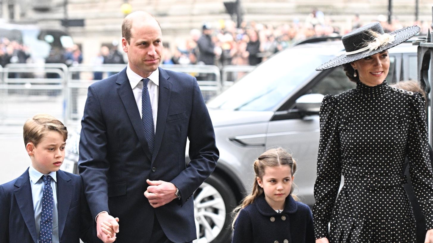 Kate Middleton | &#x397; chic &#x3B5;&#x3BC;&#x3C6;&#x3AC;&#x3BD;&#x3B9;&#x3C3;&#x3B7; &#x3C3;&#x3C4;&#x3BF; &#x3BC;&#x3BD;&#x3B7;&#x3BC;&#x3CC;&#x3C3;&#x3C5;&#x3BD;&#x3BF; &#x3C4;&#x3BF;&#x3C5; &#x3A0;&#x3C1;&#x3AF;&#x3B3;&#x3BA;&#x3B9;&#x3C0;&#x3B1; &#x3A6;&#x3B9;&#x3BB;&#x3AF;&#x3C0;&#x3C0;&#x3BF;&#x3C5;