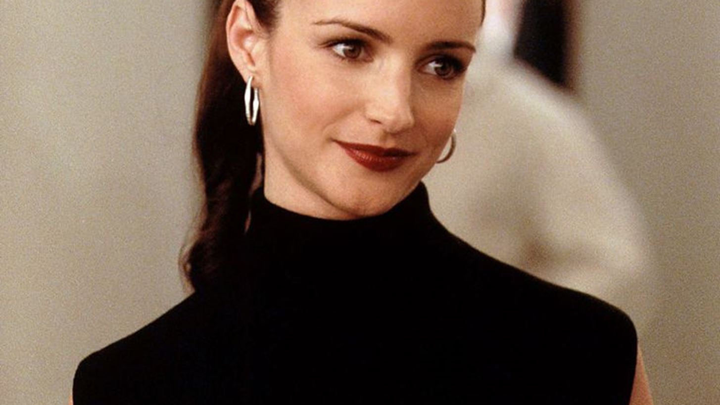 Kristin Davis: H Charlotte &#x3C4;&#x3BF;&#x3C5; Sex and the City &#x3B1;&#x3C0;&#x3BF;&#x3BA;&#x3B1;&#x3BB;&#x3CD;&#x3C0;&#x3C4;&#x3B5;&#x3B9; &#x3C4;&#x3B9; &#x3C3;&#x3C5;&#x3BD;&#x3AD;&#x3B2;&#x3B1;&#x3B9;&#x3BD;&#x3B5; &#x3C3;&#x3C4;&#x3B1; backstage &#x3BC;&#x3B5; &#x3C4;&#x3B1; outfits &#x3C4;&#x3B7;&#x3C2; &#x3C3;&#x3B5;&#x3B9;&#x3C1;&#x3AC;&#x3C2;