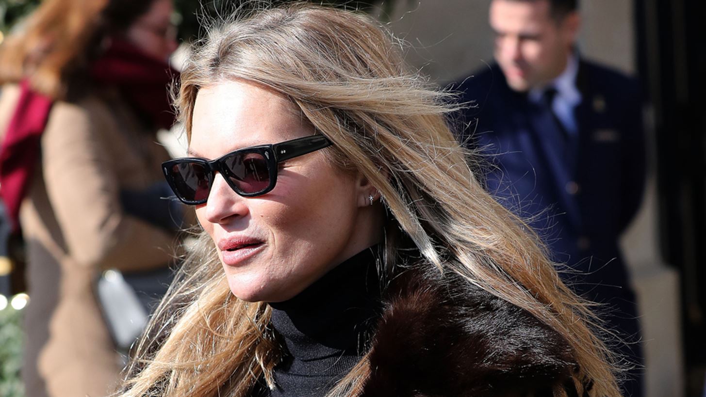 Kate Moss | &#x39A;&#x3AC;&#x3B8;&#x3B5; &#x3B4;&#x3C1;&#x3CC;&#x3BC;&#x3BF;&#x3C2; &#x3B5;&#x3AF;&#x3BD;&#x3B1;&#x3B9; &#x3AD;&#x3BD;&#x3B1; catwalk &#x3BA;&#x3B1;&#x3B9; &#x3B1;&#x3C5;&#x3C4;&#x3AE; &#x3B7; &#x3B5;&#x3BC;&#x3C6;&#x3AC;&#x3BD;&#x3B9;&#x3C3;&#x3B7; &#x3C4;&#x3BF; &#x3B1;&#x3C0;&#x3BF;&#x3B4;&#x3B5;&#x3B9;&#x3BA;&#x3BD;&#x3CD;&#x3B5;&#x3B9;