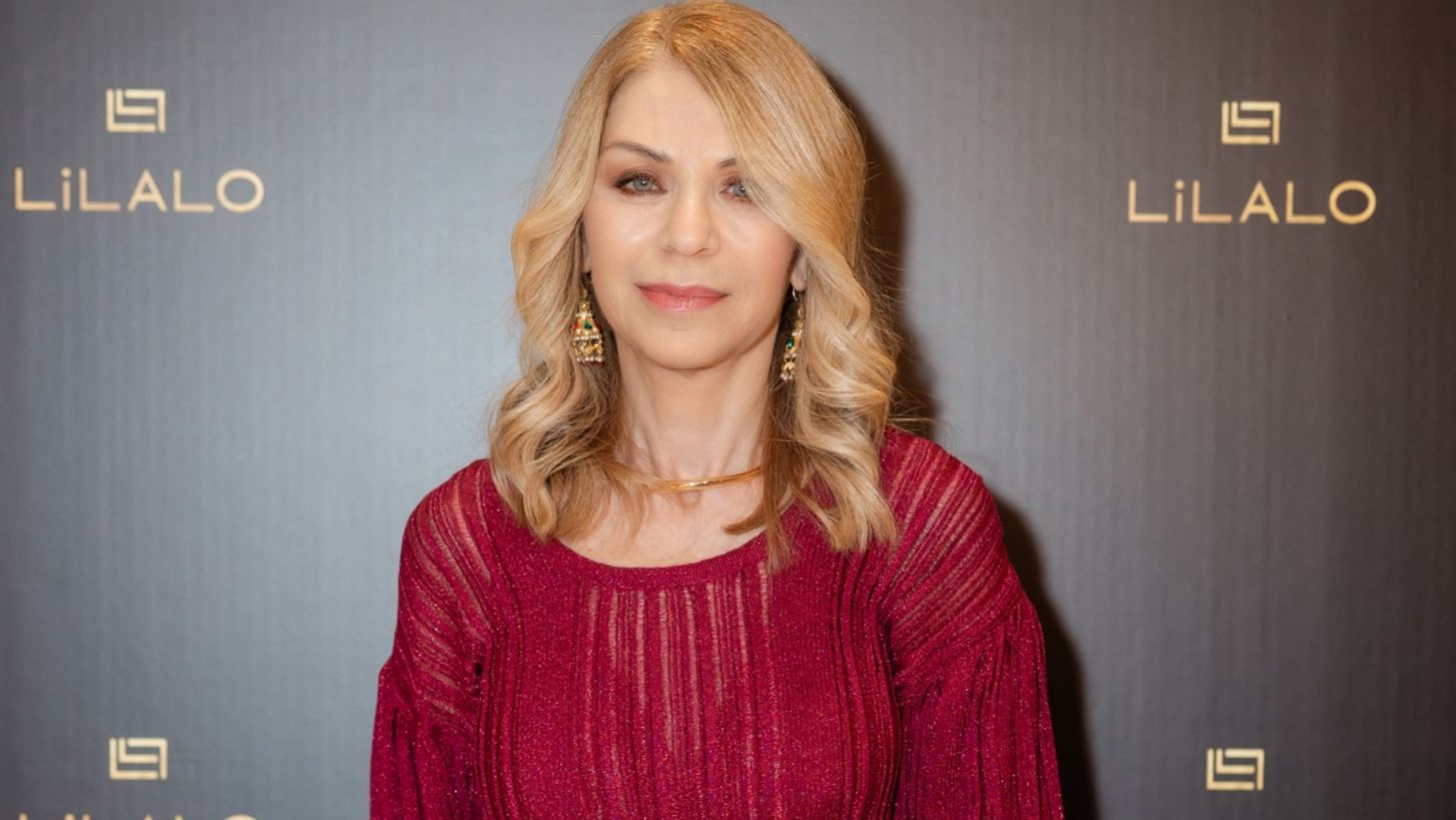 &#x397; &#x388;&#x3BB;&#x3BB;&#x3B7; &#x3A3;&#x3C4;&#x3AC;&#x3B7; &#x3BC;&#x3B5; glittery &#x3BC;&#x3C0;&#x3BF;&#x3C1;&#x3BD;&#x3C4;&#x3CC; top &#x3BA;&#x3B1;&#x3B9; &#x3BC;&#x3B1;&#x3CD;&#x3C1;&#x3BF; &#x3B4;&#x3B5;&#x3C1;&#x3BC;&#x3AC;&#x3C4;&#x3B9;&#x3BD;&#x3BF; &#x3C0;&#x3B1;&#x3BD;&#x3C4;&#x3B5;&#x3BB;&#x3CC;&#x3BD;&#x3B9; &#x3C3;&#x3B5; fashion event