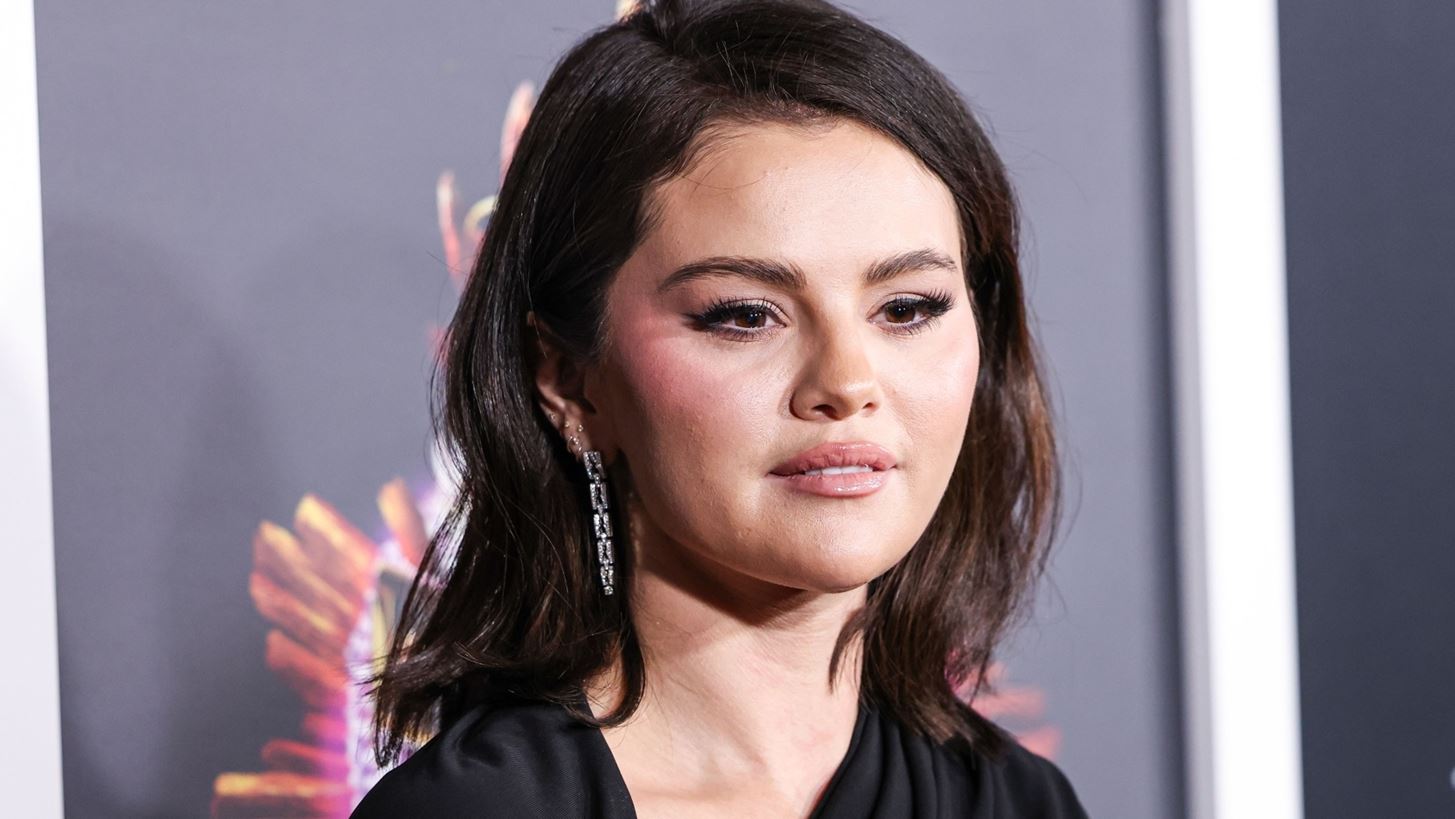 Selena Gomez | &#x397; &#x3B1;&#x3C0;&#x3BF;&#x3C3;&#x3C4;&#x3BF;&#x3BC;&#x3C9;&#x3C4;&#x3B9;&#x3BA;&#x3AE; &#x3B1;&#x3C0;&#x3AC;&#x3BD;&#x3C4;&#x3B7;&#x3C3;&#x3B7; &#x3C3;&#x3C4;&#x3BF; &#x3C3;&#x3BA;&#x3BB;&#x3B7;&#x3C1;&#x3CC; &#x3B2;&#x3AF;&#x3BD;&#x3C4;&#x3B5;&#x3BF; &#x3B3;&#x3B9;&#x3B1; &#x3B5;&#x3BA;&#x3B5;&#x3AF;&#x3BD;&#x3B7;