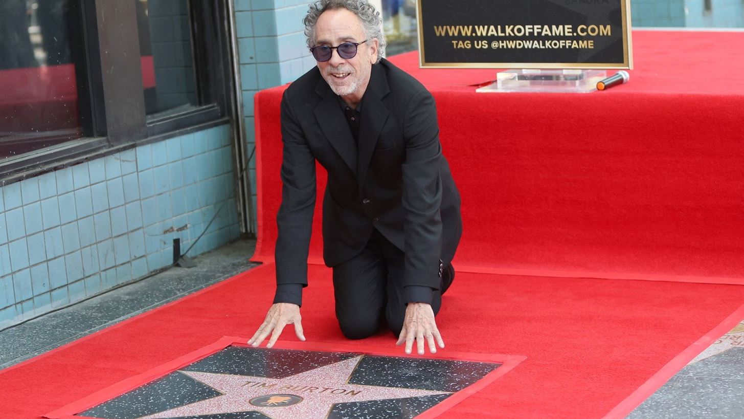&#x39F; Tim Burton &#x3C0;&#x3B1;&#x3C1;&#x3AD;&#x3BB;&#x3B1;&#x3B2;&#x3B5; &#x3C4;&#x3BF; &#x3B4;&#x3B9;&#x3BA;&#x3CC; &#x3C4;&#x3BF;&#x3C5; &#x3B1;&#x3C3;&#x3C4;&#x3AD;&#x3C1;&#x3B9; &#x3C3;&#x3C4;&#x3B7; &#x39B;&#x3B5;&#x3C9;&#x3C6;&#x3CC;&#x3C1;&#x3BF; &#x3C4;&#x3B7;&#x3C2; &#x394;&#x3CC;&#x3BE;&#x3B1;&#x3C2; &#x3BA;&#x3B1;&#x3B9; &#x3B7; Monica Bellucci &#x3AE;&#x3C4;&#x3B1;&#x3BD; &#x3C6;&#x3C5;&#x3C3;&#x3B9;&#x3BA;&#x3AC; &#x3B5;&#x3BA;&#x3B5;&#x3AF;