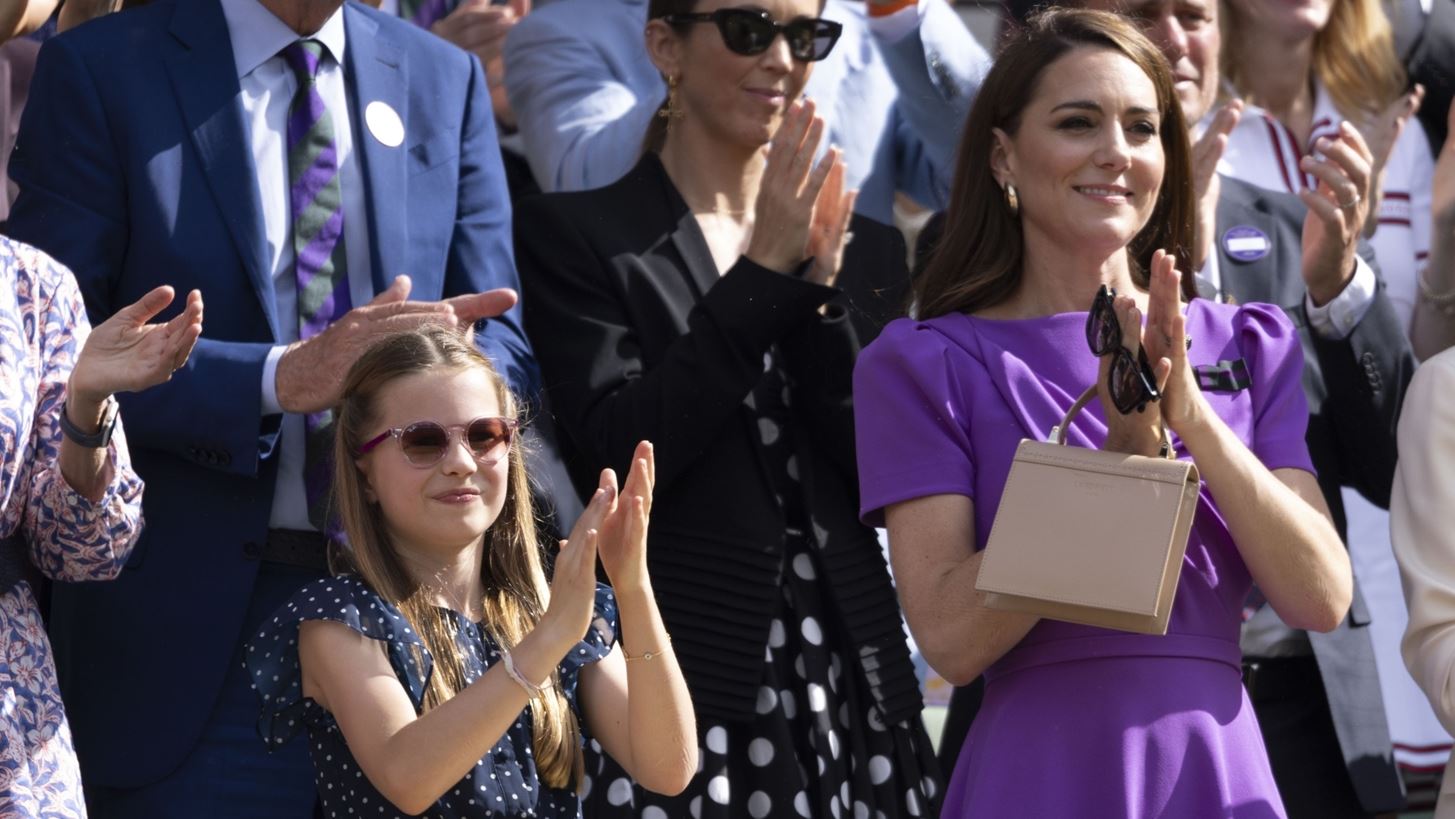 Kate Middleton | &#x3A5;&#x3C0;&#x3AC;&#x3C1;&#x3C7;&#x3B5;&#x3B9; &#x3BB;&#x3CC;&#x3B3;&#x3BF;&#x3C2; &#x3C0;&#x3BF;&#x3C5; &#x3B5;&#x3C0;&#x3AD;&#x3BB;&#x3B5;&#x3BE;&#x3B5; &#x3BD;&#x3B1; &#x3C4;&#x3B7; &#x3C3;&#x3C5;&#x3BD;&#x3BF;&#x3B4;&#x3B5;&#x3CD;&#x3C3;&#x3B5;&#x3B9; &#x3B7; &#x3C0;&#x3C1;&#x3B9;&#x3B3;&#x3BA;&#x3AF;&#x3C0;&#x3B9;&#x3C3;&#x3C3;&#x3B1; Charlotte &#x3C3;&#x3C4;&#x3BF; Wimbledon