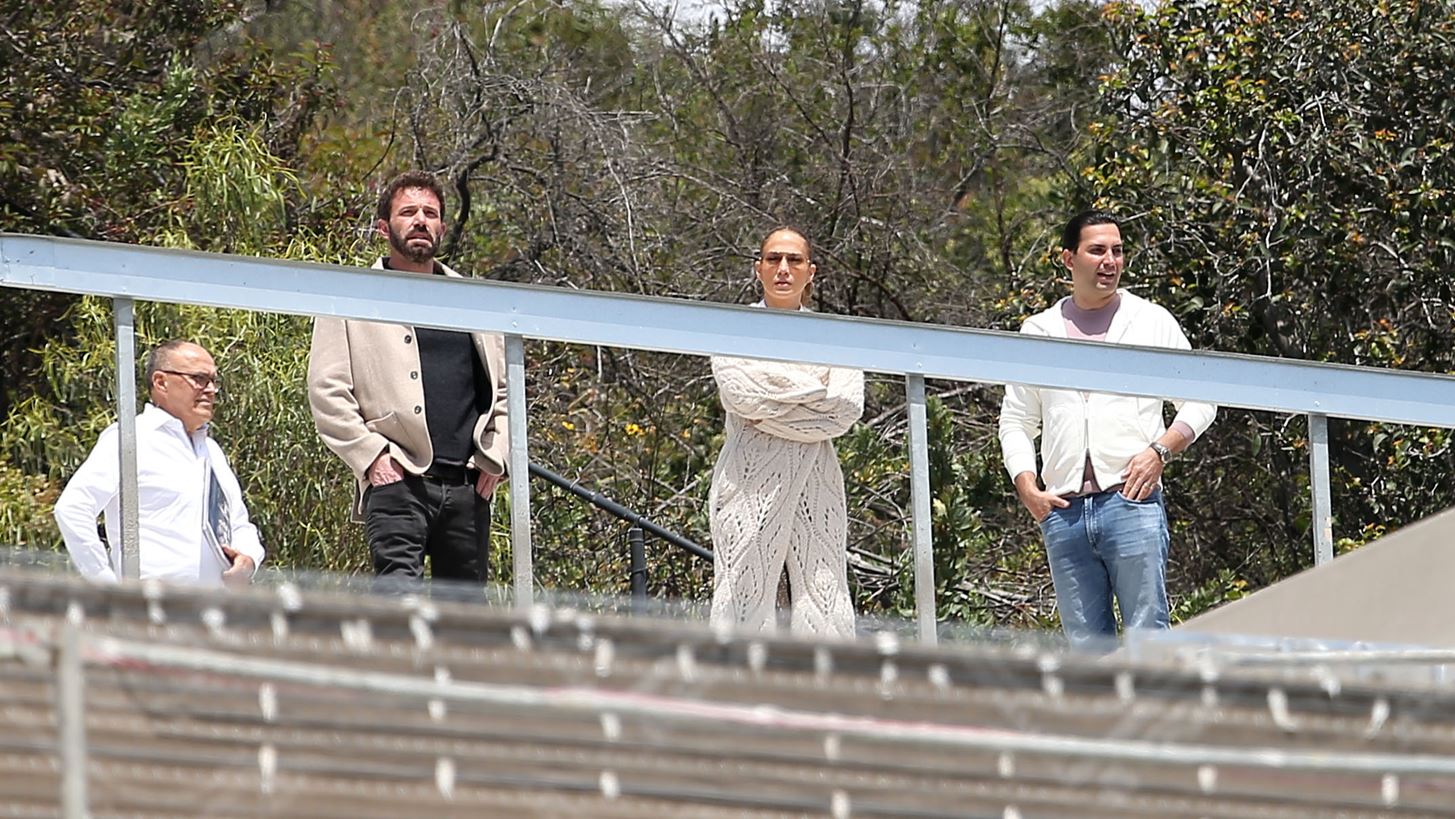 H Jennifer Lopez &#x3BA;&#x3B1;&#x3B9; &#x3BF; Ben Affleck &#x3C8;&#x3AC;&#x3C7;&#x3BD;&#x3BF;&#x3C5;&#x3BD; &#x3C3;&#x3C0;&#x3AF;&#x3C4;&#x3B9; &#x3C3;&#x3C4;&#x3BF; &#x39B;&#x3BF;&#x3C2; &#x386;&#x3BD;&#x3C4;&#x3B6;&#x3B5;&#x3BB;&#x3B5;&#x3C2; &#x2013; &#x39F;&#x3B9; &#x3B5;&#x3B9;&#x3BA;&#x3CC;&#x3BD;&#x3B5;&#x3C2; &#x3B1;&#x3C0;&#x3CC; &#x3C4;&#x3B7;&#x3BD; &#x3B5;&#x3C0;&#x3AF;&#x3C3;&#x3BA;&#x3B5;&#x3C8;&#x3AE; &#x3C4;&#x3BF;&#x3C5;&#x3C2; &#x3C3;&#x3B5; &#x3BF;&#x3B9;&#x3BA;&#x3BF;&#x3B4;&#x3BF;&#x3BC;&#x3AE;