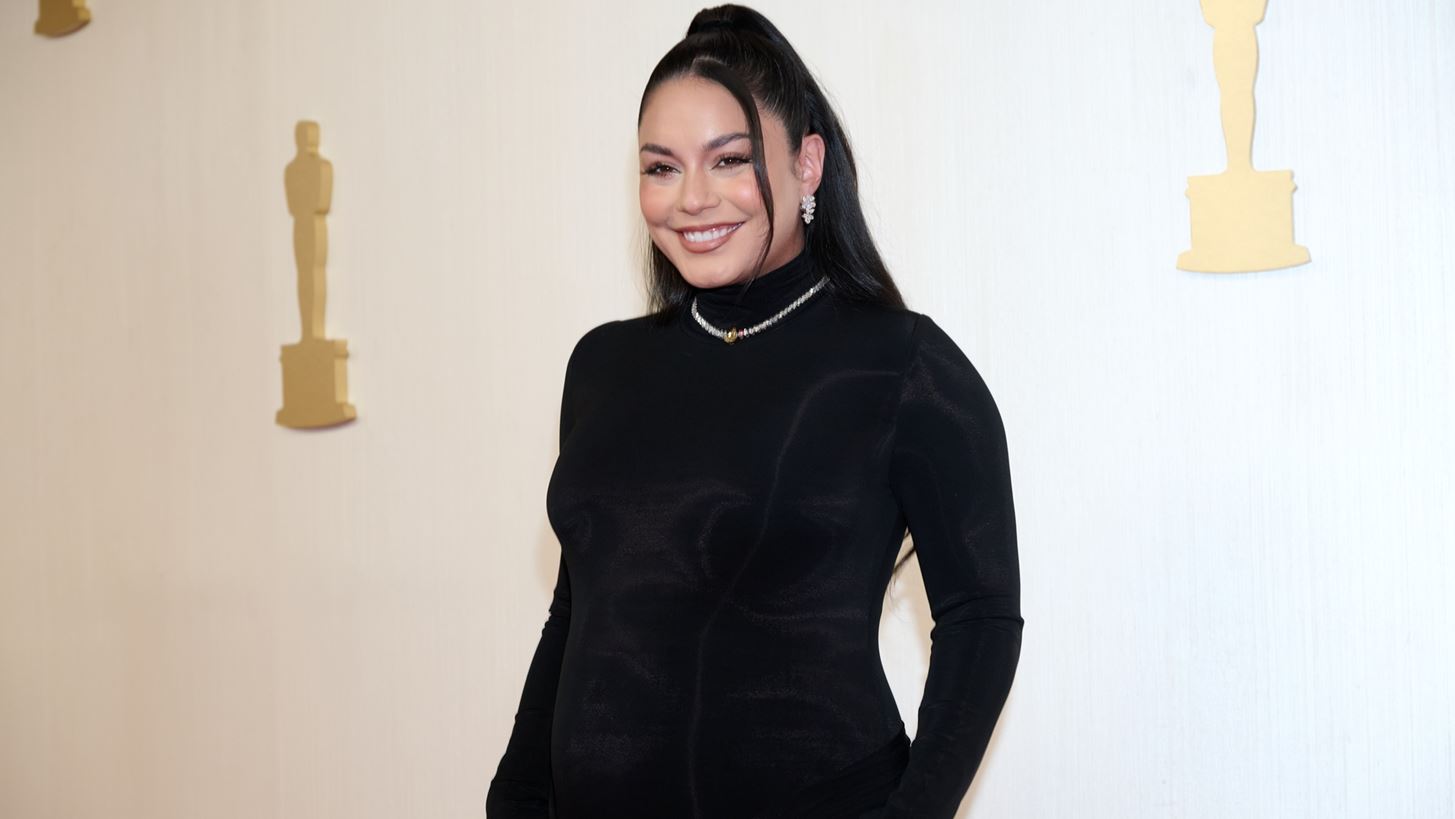 Oscars 2024 | &#x397; Vanessa Hudgens &#x3B1;&#x3BD;&#x3B1;&#x3BA;&#x3BF;&#x3AF;&#x3BD;&#x3C9;&#x3C3;&#x3B5; &#x3C4;&#x3B7;&#x3BD; &#x3B5;&#x3B3;&#x3BA;&#x3C5;&#x3BC;&#x3BF;&#x3C3;&#x3CD;&#x3BD;&#x3B7; &#x3C4;&#x3B7;&#x3C2; &#x3B1;&#x3C0;&#x3BF;&#x3BA;&#x3B1;&#x3BB;&#x3CD;&#x3C0;&#x3C4;&#x3BF;&#x3BD;&#x3C4;&#x3B1;&#x3C2; &#x3C4;&#x3B7; &#x3C6;&#x3BF;&#x3C5;&#x3C3;&#x3BA;&#x3C9;&#x3BC;&#x3AD;&#x3BD;&#x3B7; &#x3C4;&#x3B7;&#x3C2; &#x3BA;&#x3BF;&#x3B9;&#x3BB;&#x3B9;&#x3AC;