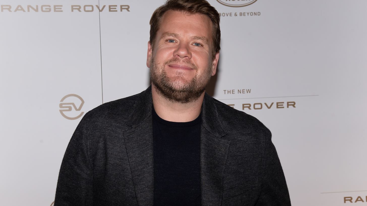 James Corden | &#x3A3;&#x3BA;&#x3B7;&#x3BD;&#x3BF;&#x3B8;&#x3AD;&#x3C4;&#x3B7;&#x3C2; &#x3C4;&#x3BF;&#x3BD; &#x3BA;&#x3B1;&#x3C4;&#x3B7;&#x3B3;&#x3BF;&#x3C1;&#x3B5;&#x3AF; &#x3C9;&#x3C2; &#x3C4;&#x3BF;&#x3BD; &#x3C0;&#x3B9;&#x3BF; &#x3B4;&#x3CD;&#x3C3;&#x3BA;&#x3BF;&#x3BB;&#x3BF; &#x3C0;&#x3B1;&#x3C1;&#x3BF;&#x3C5;&#x3C3;&#x3B9;&#x3B1;&#x3C3;&#x3C4;&#x3AE; &#x3C0;&#x3BF;&#x3C5; &#x3AD;&#x3C7;&#x3B5;&#x3B9; &#x3C3;&#x3C5;&#x3BD;&#x3B5;&#x3C1;&#x3B3;&#x3B1;&#x3C3;&#x3C4;&#x3B5;&#x3AF;
