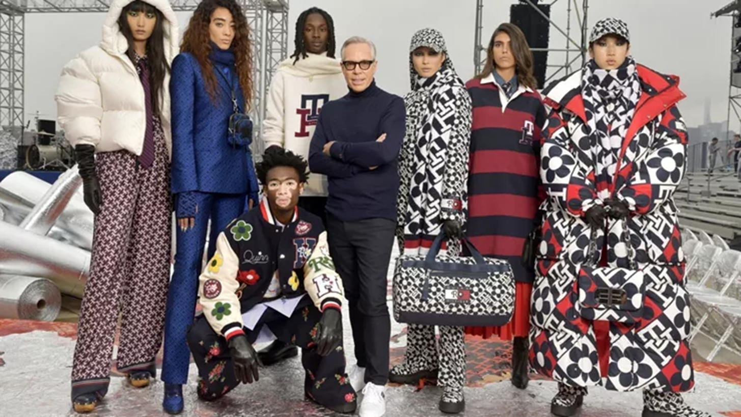 Tommy Hilfiger F/W 2022-23 | &#x38C;&#x3C3;&#x3B1; &#x3B5;&#x3AF;&#x3B4;&#x3B1;&#x3BC;&#x3B5; &#x3C3;&#x3C4;&#x3BF; &#x3B5;&#x3BD;&#x3C4;&#x3C5;&#x3C0;&#x3C9;&#x3C3;&#x3B9;&#x3B1;&#x3BA;&#x3CC; &#x3C3;&#x3CC;&#x3BF;&#x3C5; &#x3C4;&#x3BF;&#x3C5; &#x3BF;&#x3AF;&#x3BA;&#x3BF;&#x3C5; &#x3C3;&#x3C4;&#x3B7; &#x39D;&#x3AD;&#x3B1; &#x3A5;&#x3CC;&#x3C1;&#x3BA;&#x3B7;