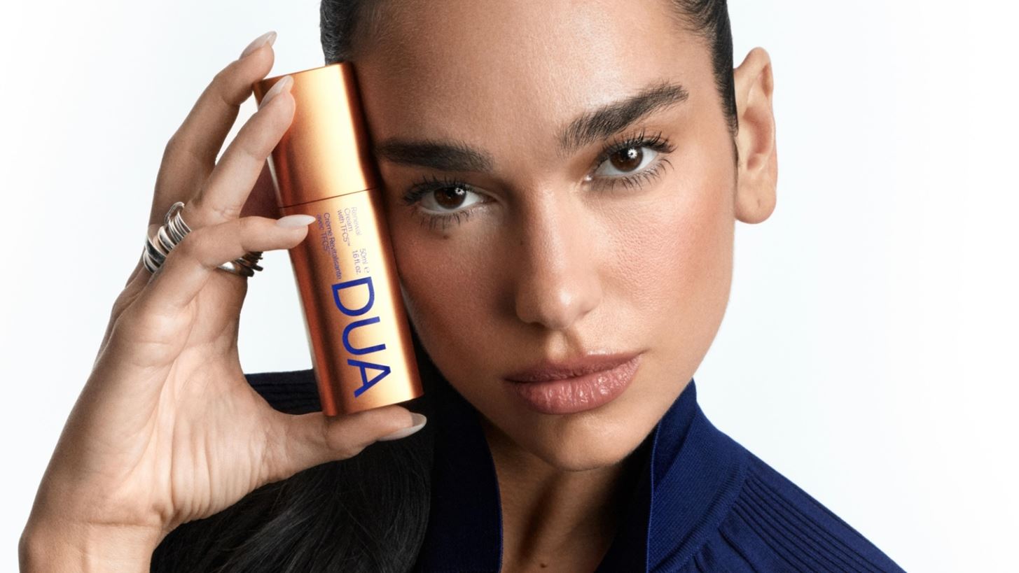 &#x397; Dua Lipa &#x3C3;&#x3C5;&#x3BC;&#x3C0;&#x3C1;&#x3AC;&#x3C4;&#x3C4;&#x3B5;&#x3B9; &#x3BC;&#x3B5; &#x3C4;&#x3BF;&#x3BD; Augustinus Bader &#x3BA;&#x3B1;&#x3B9; &#x3B1;&#x3C0;&#x3BF;&#x3BA;&#x3C4;&#x3AC; &#x3C4;&#x3BF; &#x3B4;&#x3B9;&#x3BA;&#x3CC; &#x3C4;&#x3B7;&#x3C2; &#x3C0;&#x3C1;&#x3BF;&#x3C3;&#x3B9;&#x3C4;&#x3CC; skincare brand