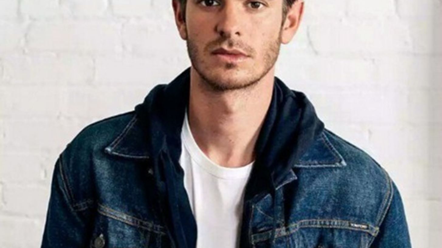 Andrew Garfield: &quot;&#x39A;&#x3AC;&#x3BD;&#x3C9; &#x3C4;&#x3B7; &#x3B6;&#x3C9;&#x3AE; &#x3B5;&#x3BD;&#x3CC;&#x3C2; gay, &#x3B1;&#x3BB;&#x3BB;&#x3AC; &#x3C0;&#x3C1;&#x3B1;&#x3BA;&#x3C4;&#x3B9;&#x3BA;&#x3AC; &#x3B4;&#x3B5;&#x3BD; &#x3B5;&#x3AF;&#x3BC;&#x3B1;&#x3B9;&quot;