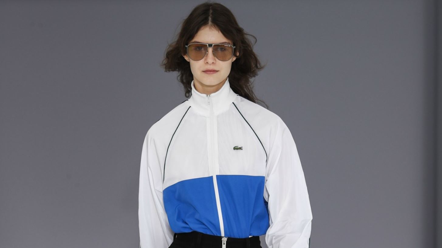 &#x397; Lacoste &#x3B1;&#x3BB;&#x3BB;&#x3AC;&#x3B6;&#x3B5;&#x3B9; &#x3C0;&#x3C1;&#x3BF;&#x3C3;&#x3C9;&#x3C1;&#x3B9;&#x3BD;&#x3AC; &#x3C4;&#x3BF; &#x3C7;&#x3B1;&#x3C1;&#x3B1;&#x3BA;&#x3C4;&#x3B7;&#x3C1;&#x3B9;&#x3C3;&#x3C4;&#x3B9;&#x3BA;&#x3CC; &#x3C4;&#x3B7;&#x3C2; logo &#x3B3;&#x3B9;&#x3B1; &#x3BA;&#x3B1;&#x3BB;&#x3CC; &#x3C3;&#x3BA;&#x3BF;&#x3C0;&#x3CC;