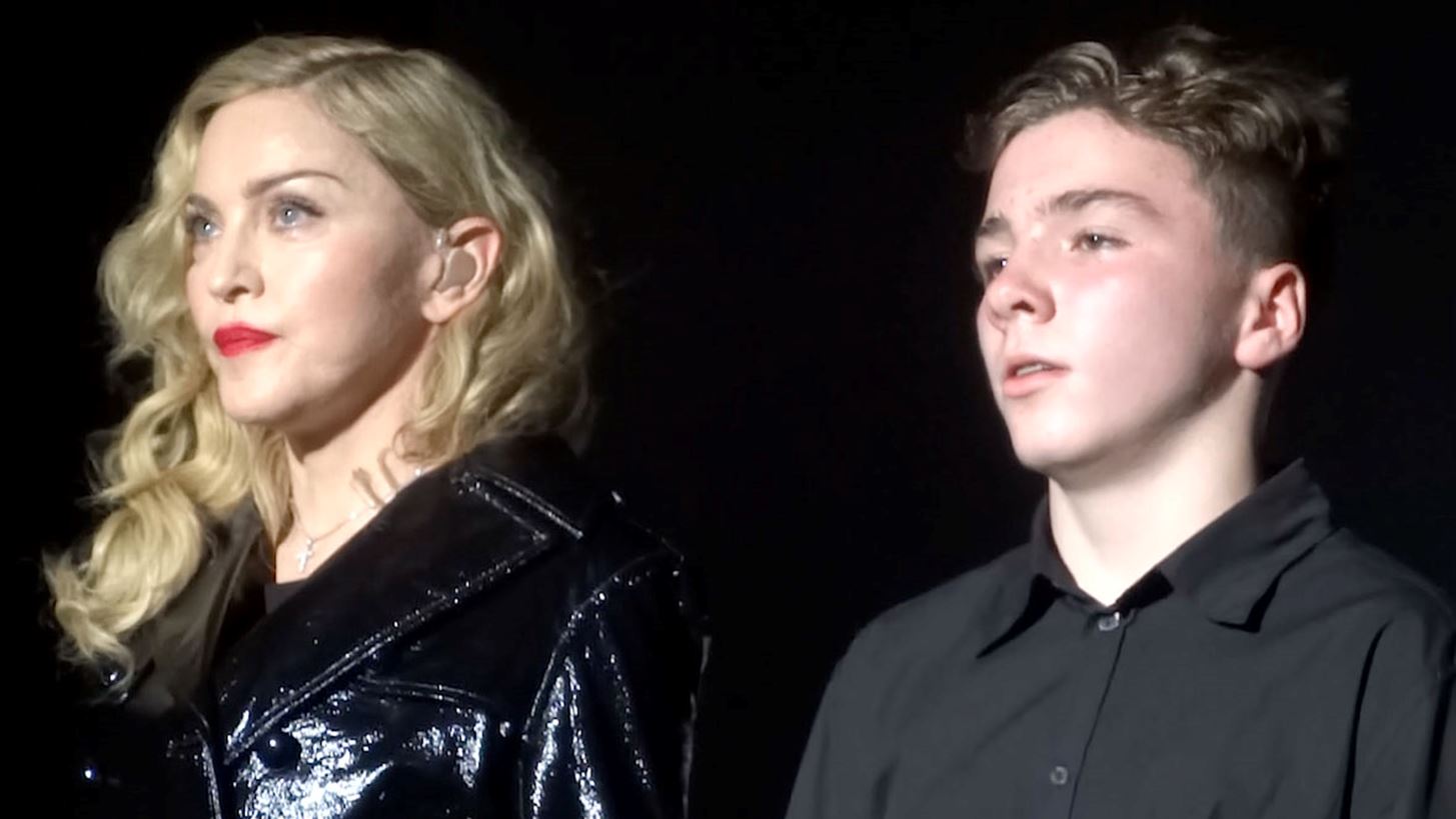 Rocco Ritchie | &#x39F; &#x3B3;&#x3B9;&#x3BF;&#x3C2; &#x3C4;&#x3B7;&#x3C2; Madonna &#x3C3;&#x3C4;&#x3B7;&#x3BD; &#x3C0;&#x3C1;&#x3CE;&#x3C4;&#x3B7; &#x3C4;&#x3BF;&#x3C5; fashion &#x3C6;&#x3C9;&#x3C4;&#x3BF;&#x3B3;&#x3C1;&#x3AC;&#x3C6;&#x3B9;&#x3C3;&#x3B7; &#x3B5;&#x3AF;&#x3BD;&#x3B1;&#x3B9; &#x3C6;&#x3C4;&#x3C5;&#x3C3;&#x3C4;&#x3CC;&#x3C2; &#x3BF; James Dean