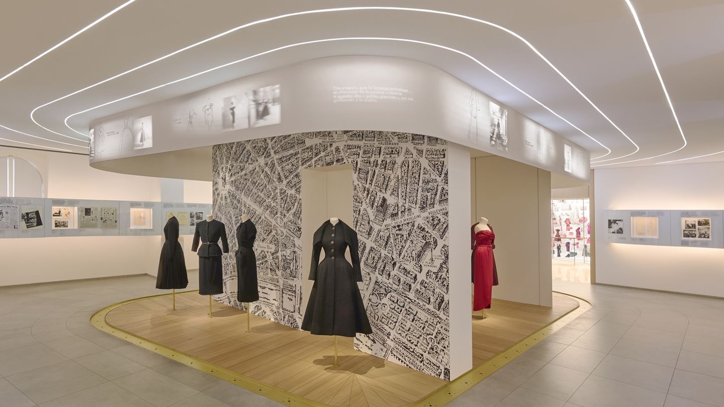 La Galerie Dior | &#x39C;&#x3AF;&#x3B1; &#x3AD;&#x3BA;&#x3B8;&#x3B5;&#x3C3;&#x3B7; &#x3B1;&#x3C6;&#x3B9;&#x3B5;&#x3C1;&#x3C9;&#x3BC;&#x3AD;&#x3BD;&#x3B7; &#x3C3;&#x3C4;&#x3B7;&#x3BD; &#x3C0;&#x3BF;&#x3B9;&#x3BA;&#x3B9;&#x3BB;&#x3CC;&#x3BC;&#x3BF;&#x3C1;&#x3C6;&#x3B7; &#x3BA;&#x3BB;&#x3B7;&#x3C1;&#x3BF;&#x3BD;&#x3BF;&#x3BC;&#x3B9;&#x3AC; &#x3C4;&#x3BF;&#x3C5; &#x3B3;&#x3B1;&#x3BB;&#x3BB;&#x3B9;&#x3BA;&#x3BF;&#x3CD; &#x3BF;&#x3AF;&#x3BA;&#x3BF;&#x3C5;